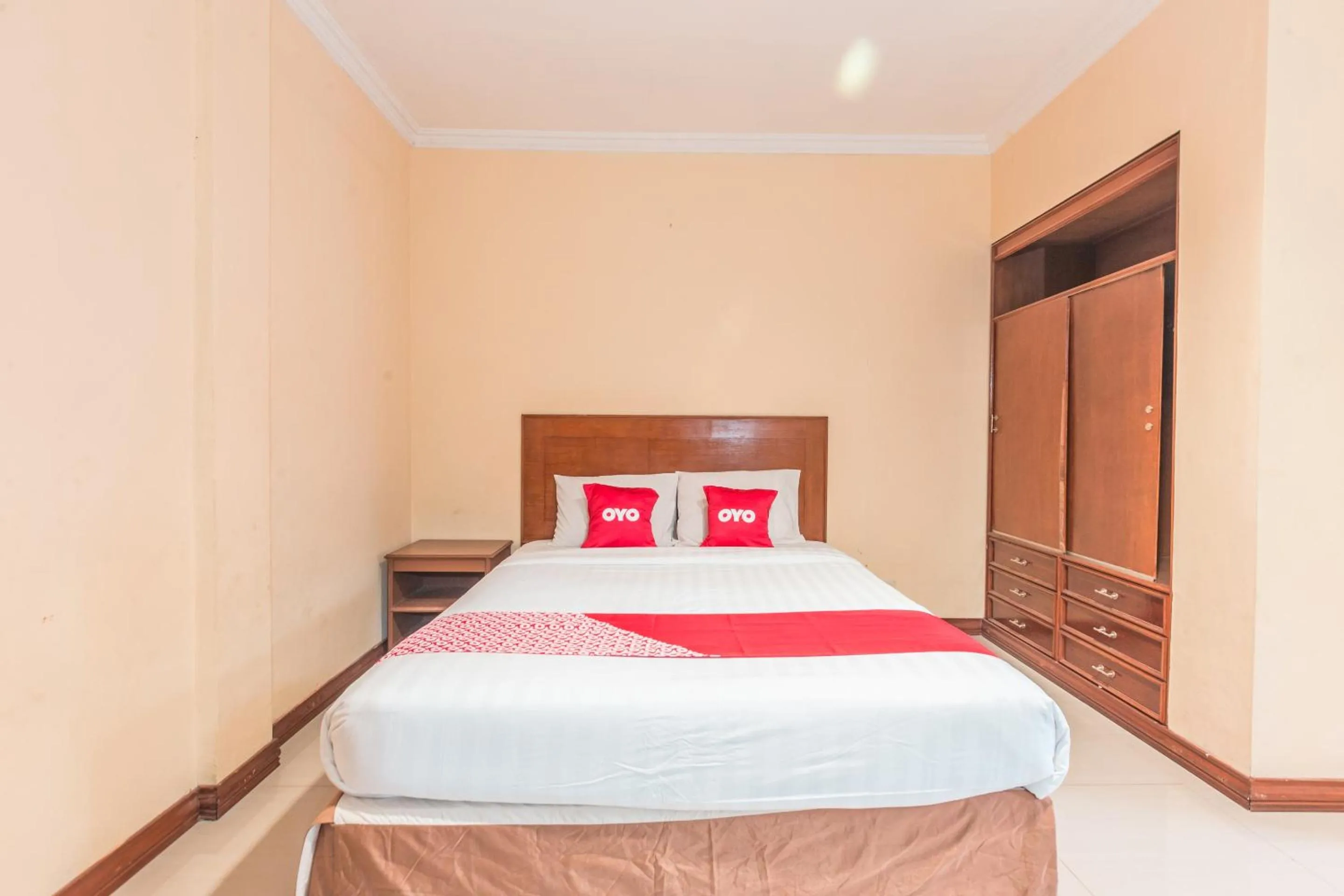 Bedroom, Bed in OYO 94759 Hotel Taman Cibinong
