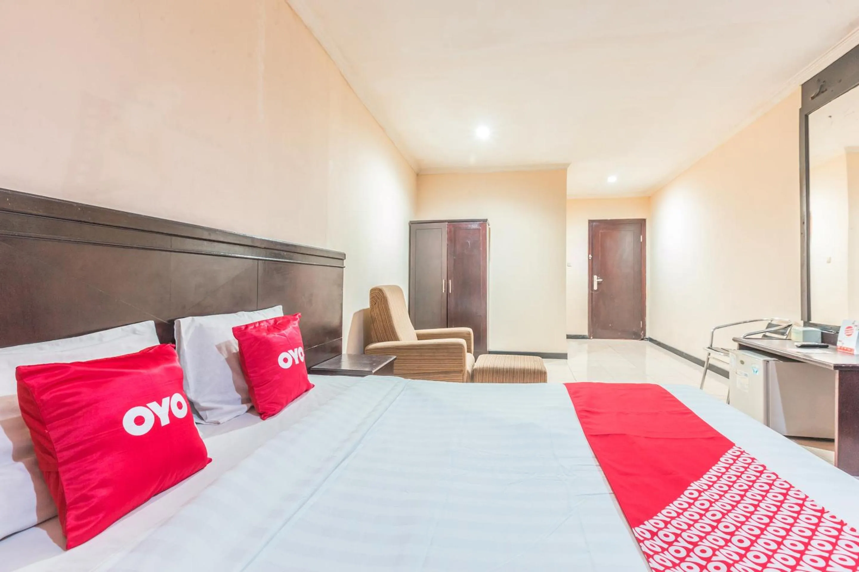 Bedroom, Bed in OYO 94759 Hotel Taman Cibinong