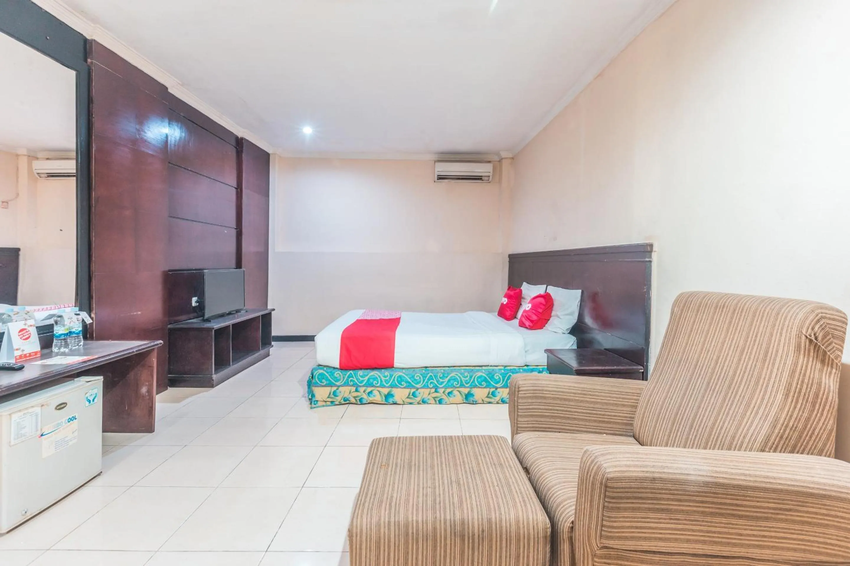 Bedroom in OYO 94759 Hotel Taman Cibinong