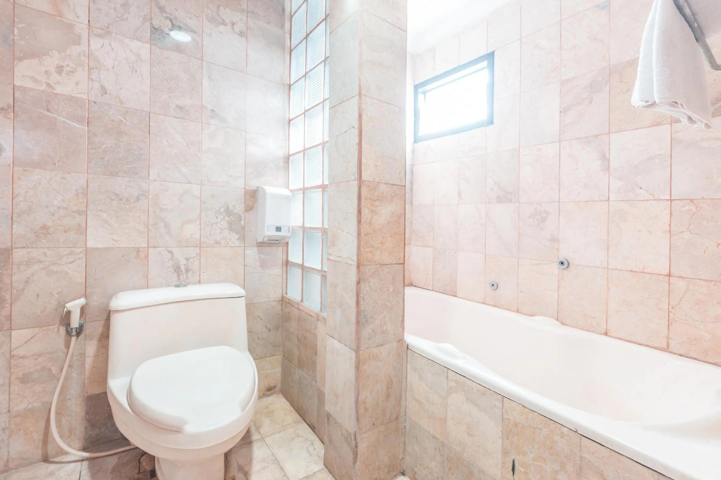 Bathroom in OYO 94759 Hotel Taman Cibinong