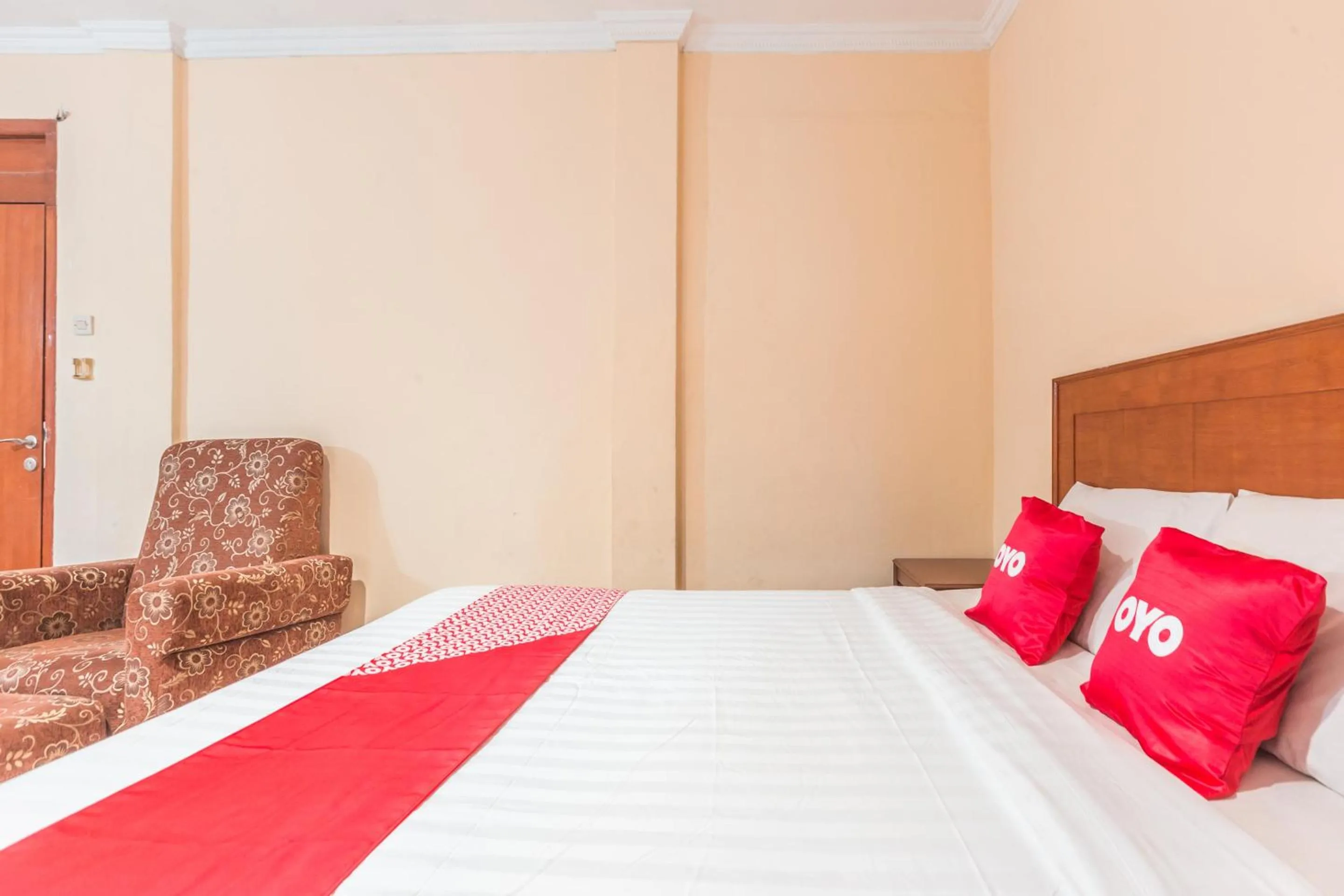 Bedroom, Bed in OYO 94759 Hotel Taman Cibinong