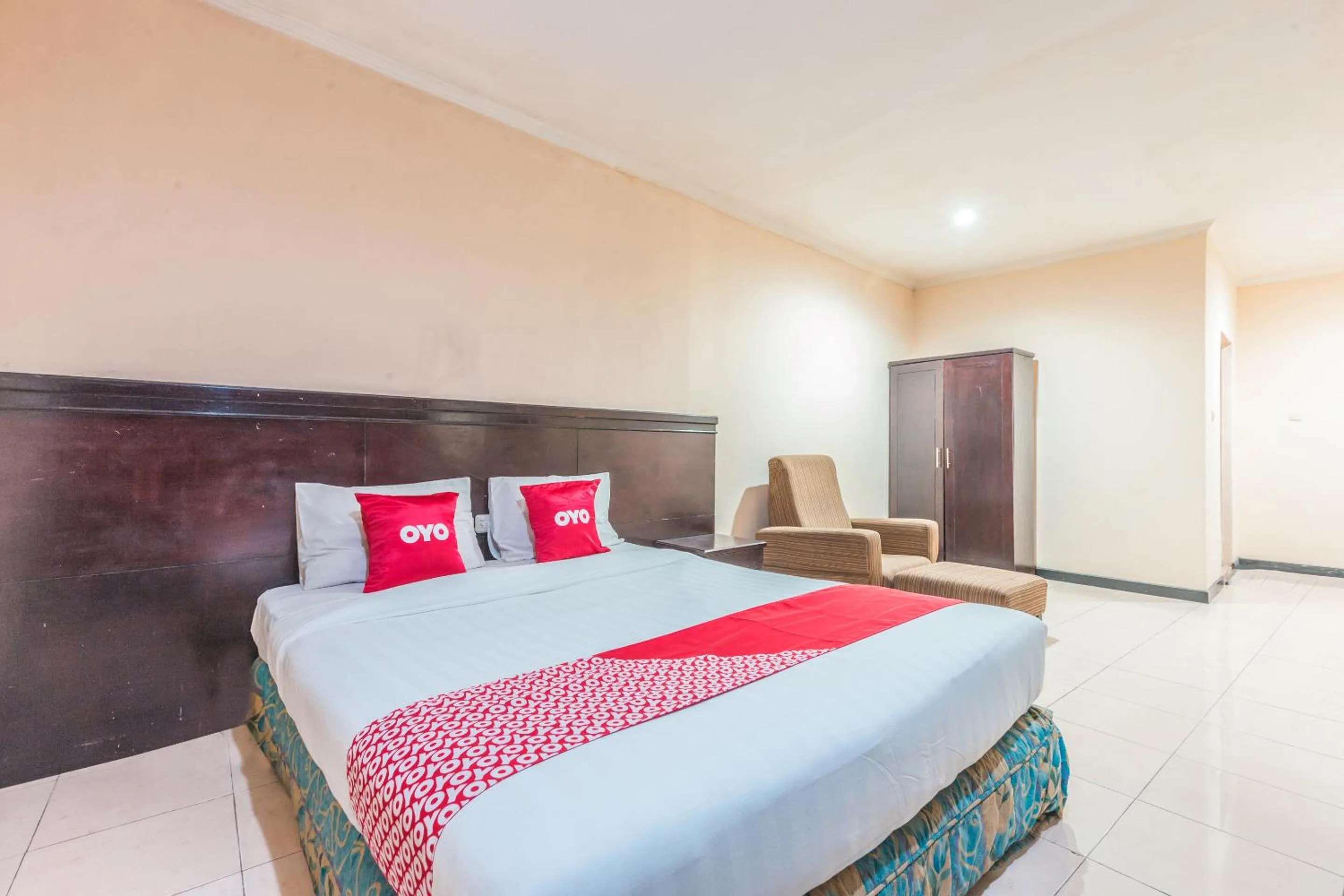 Bedroom, Bed in OYO 94759 Hotel Taman Cibinong