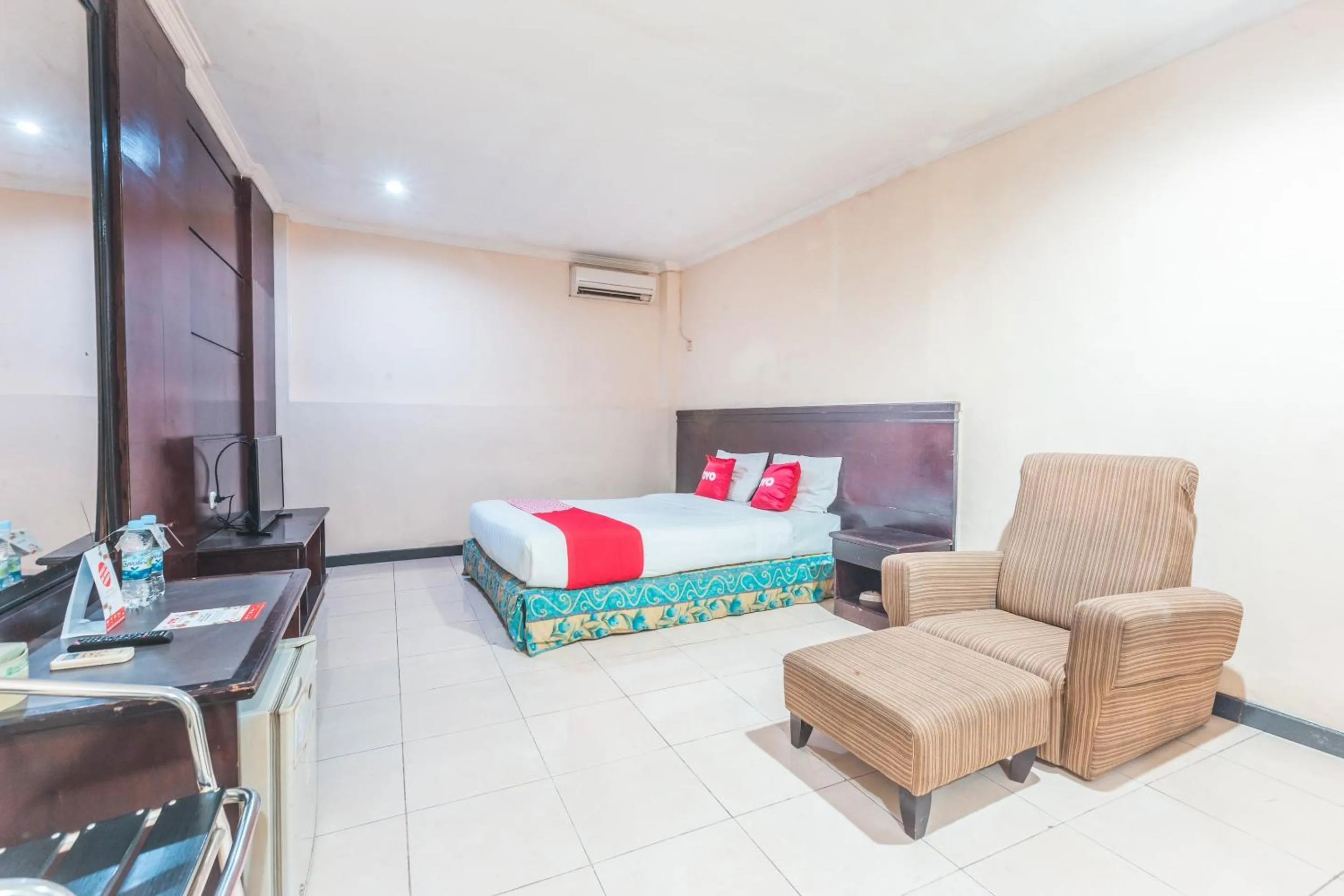 Bedroom, Bed in OYO 94759 Hotel Taman Cibinong