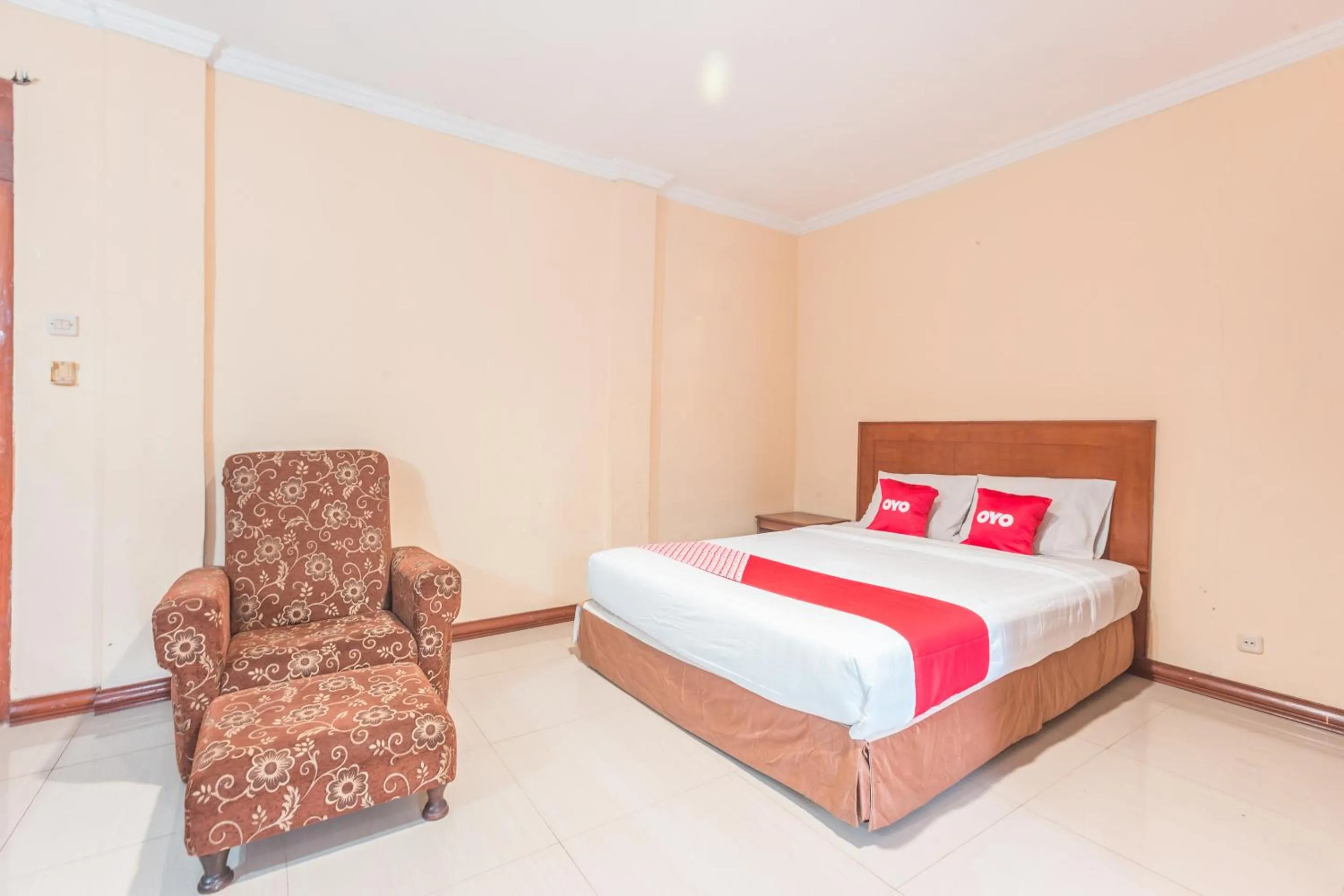Bedroom, Bed in OYO 94759 Hotel Taman Cibinong