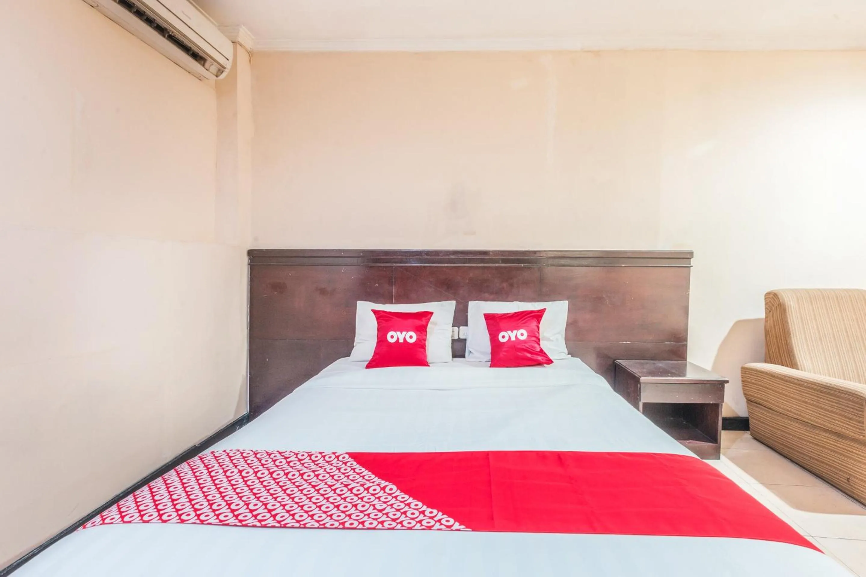Bedroom, Bed in OYO 94759 Hotel Taman Cibinong