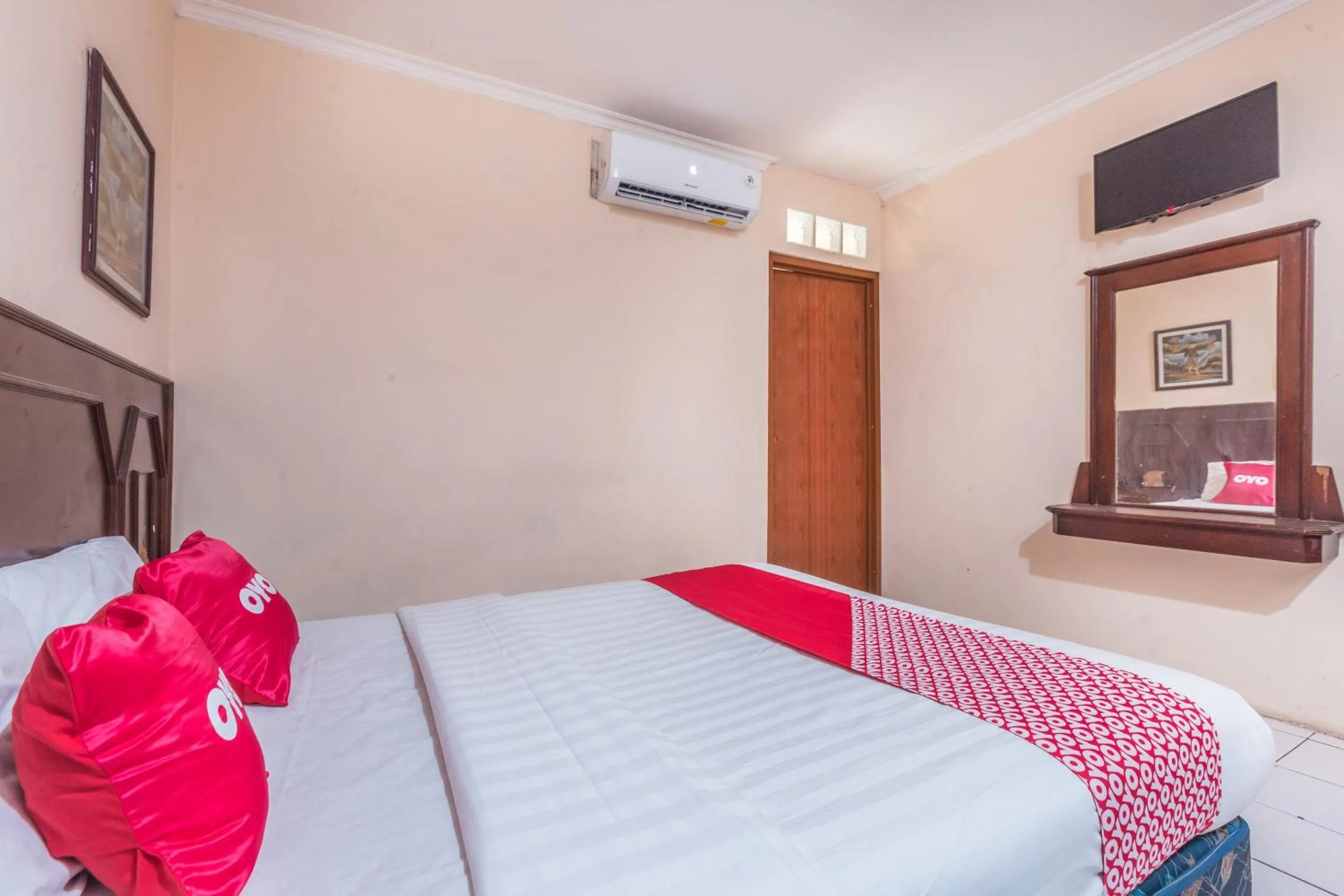 Bedroom, Bed in OYO 94759 Hotel Taman Cibinong