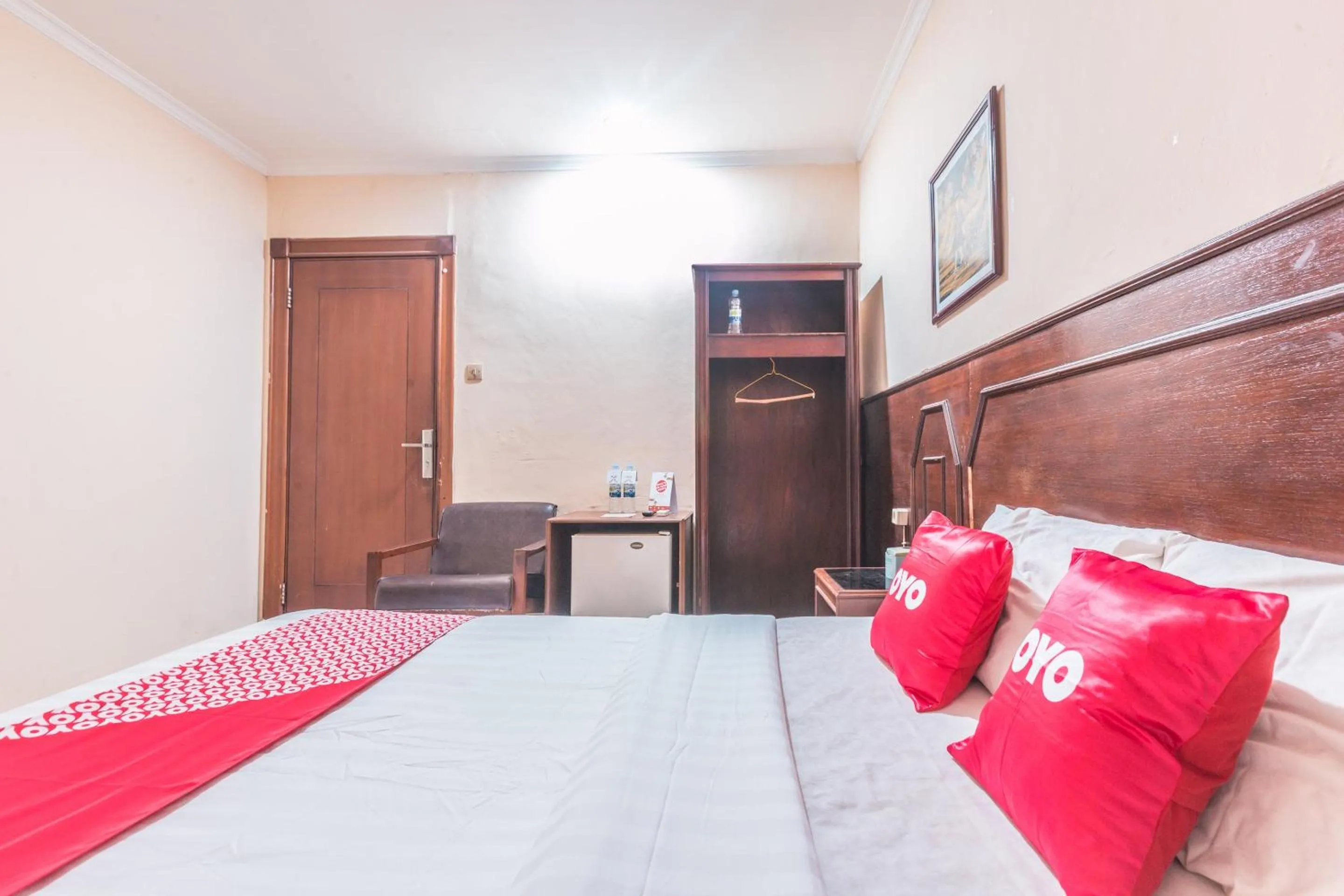 Bedroom, Bed in OYO 94759 Hotel Taman Cibinong
