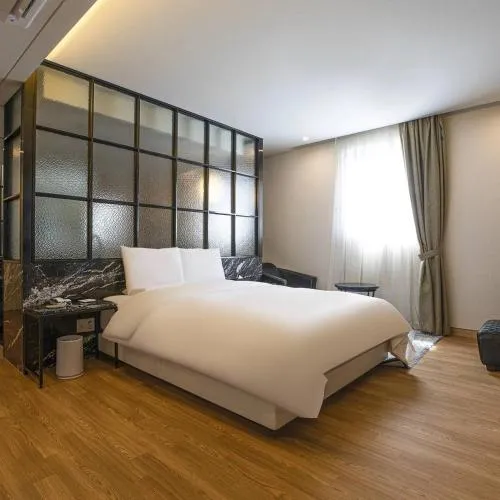 Hotel Circle Yonghyeon