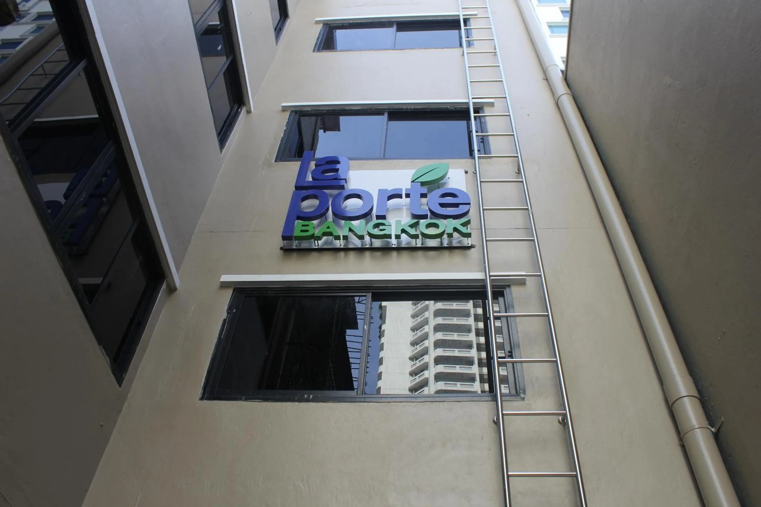 Facade/entrance in La Porte Hotel Bangkok