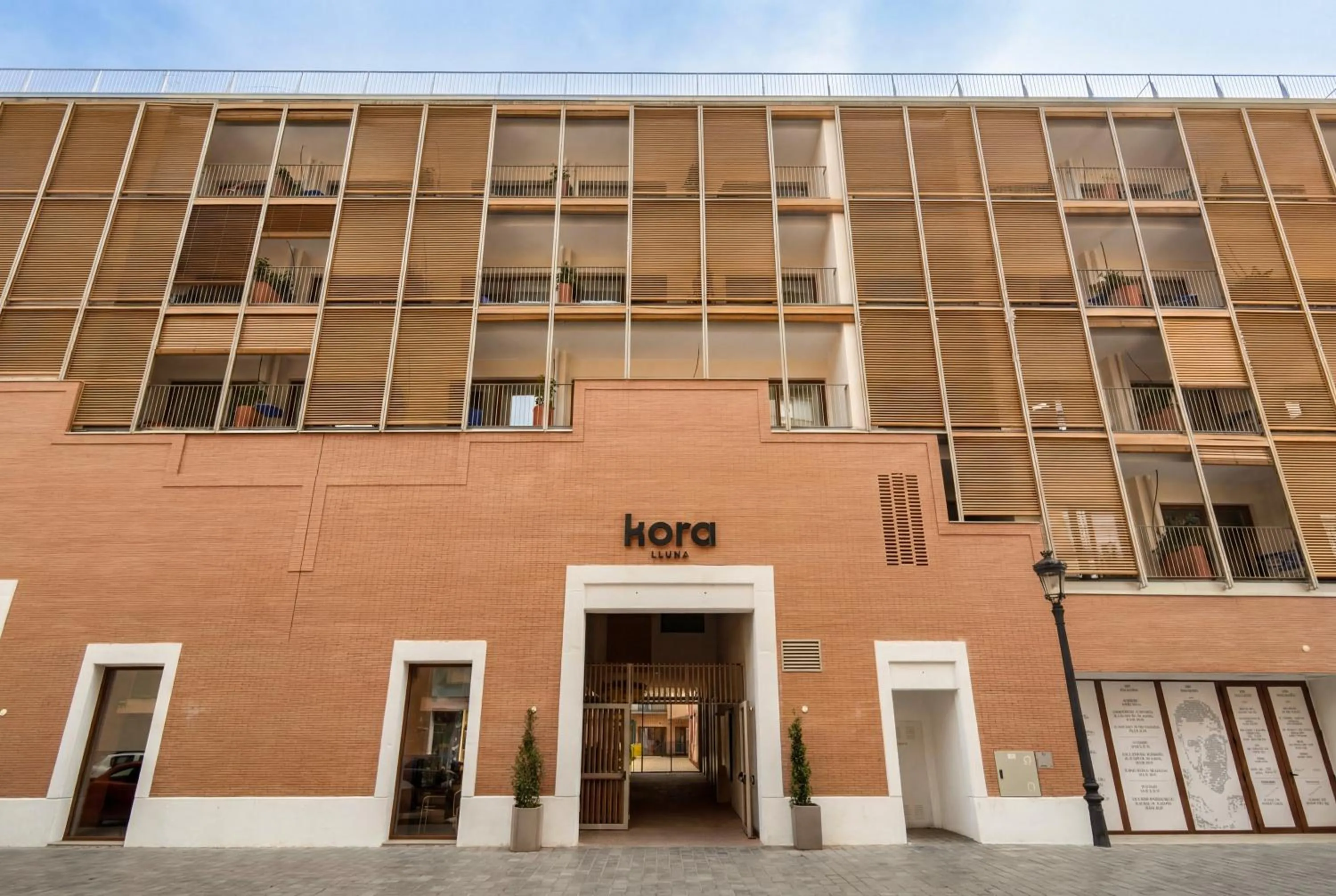 Facade/entrance in Kora Lluna