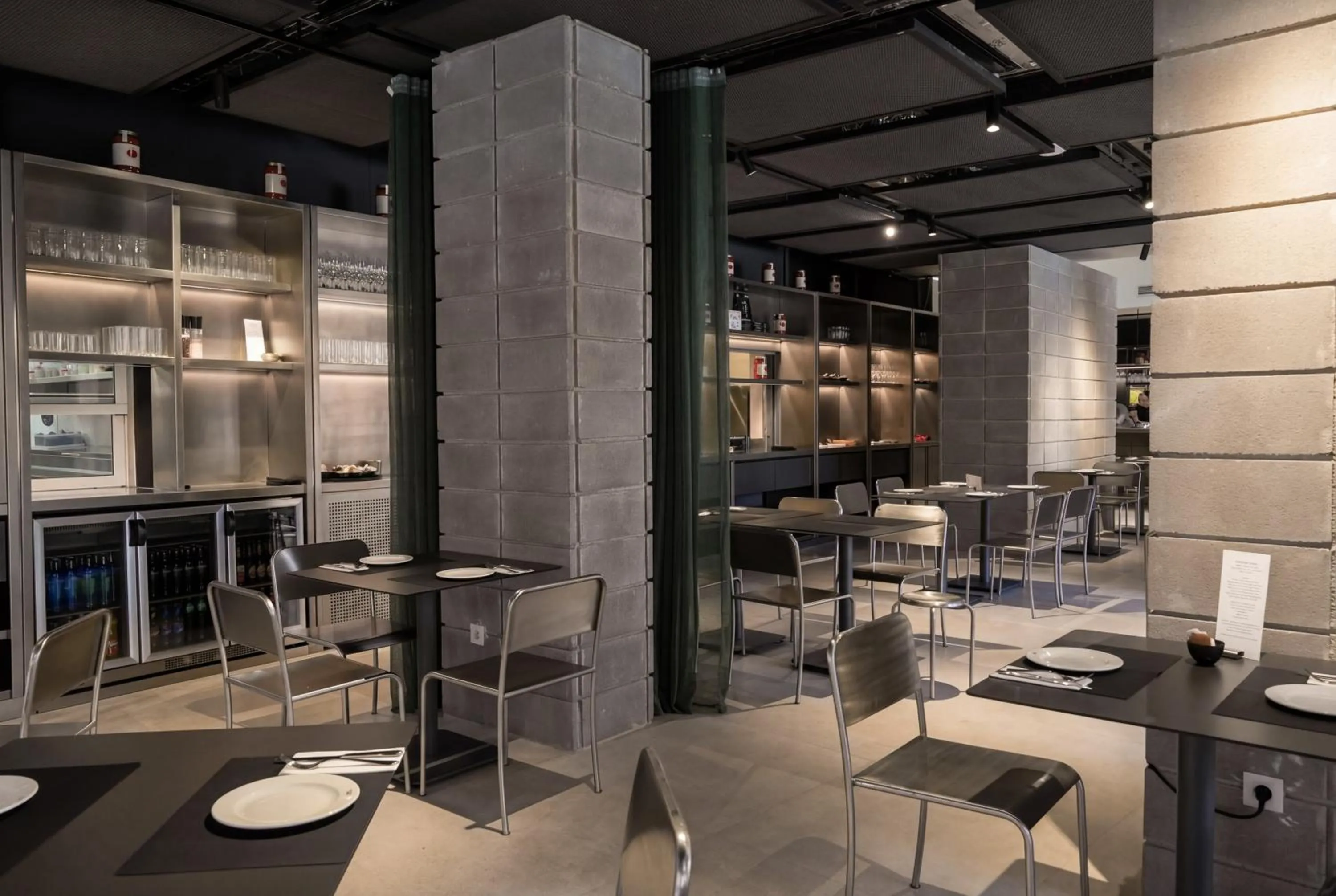 Restaurant/places to eat in Kora Lluna