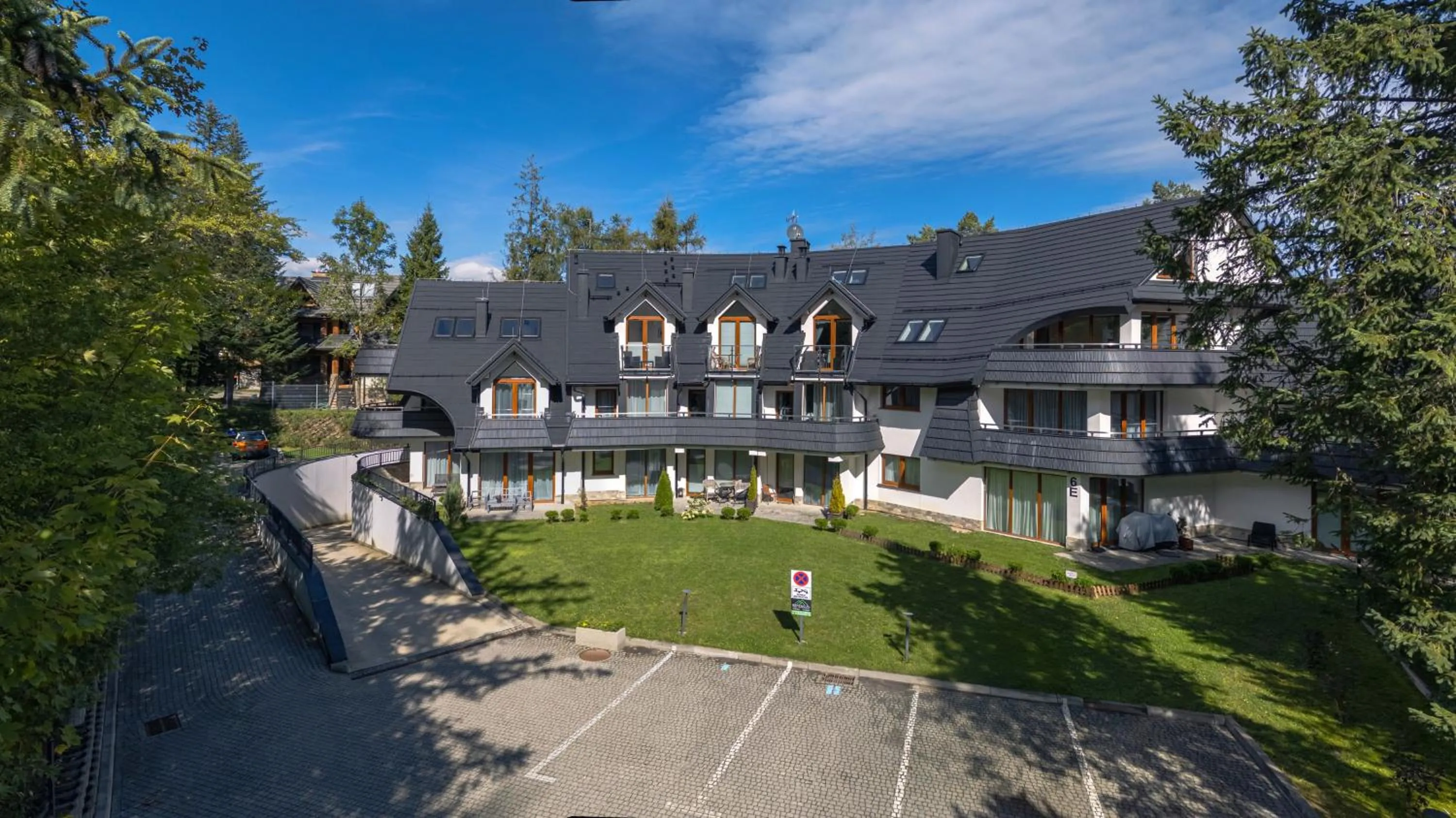 Property building in Bogdańskiego Residence, Sun & Snow