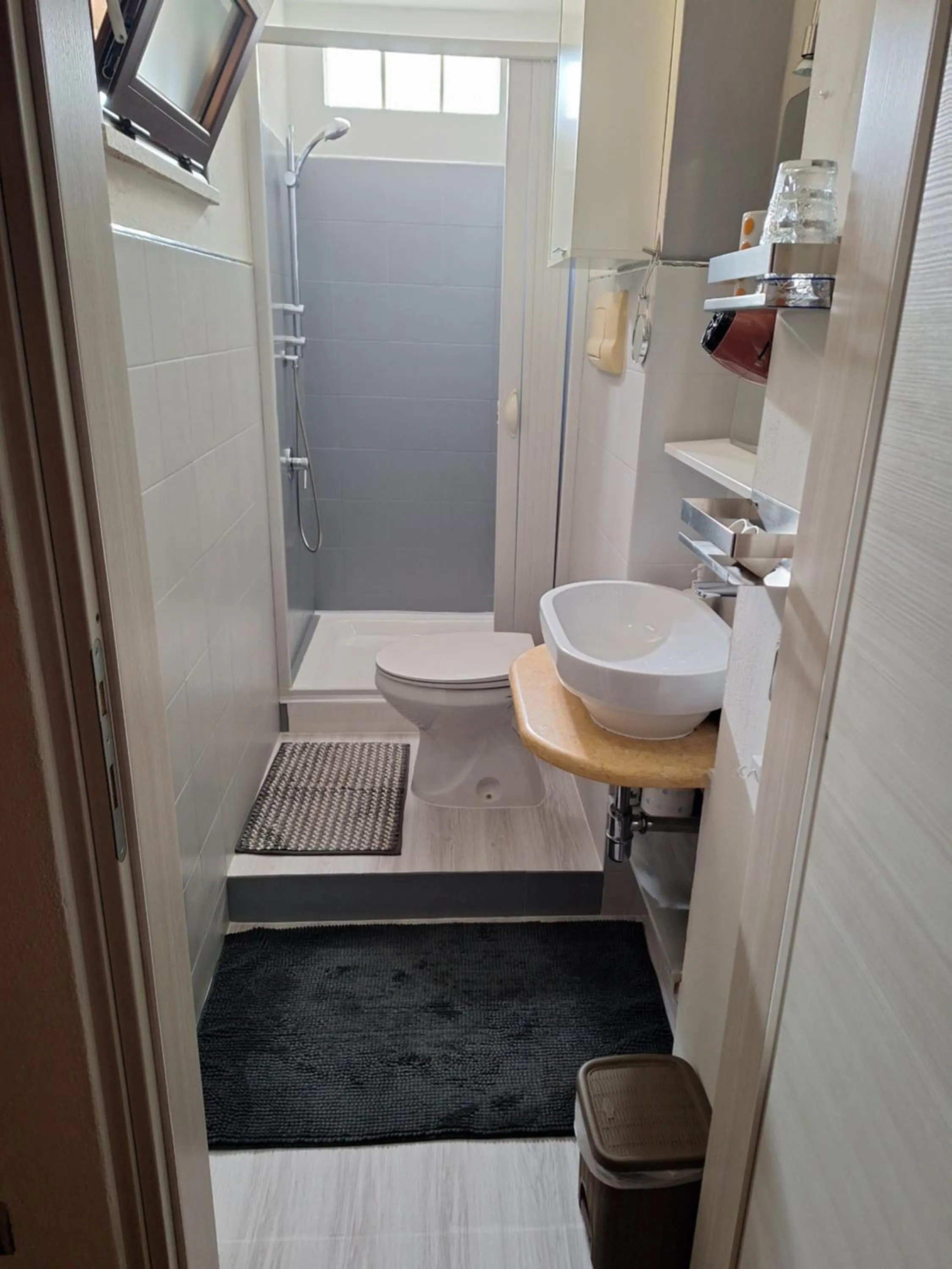 Shower in B&B Annalu'