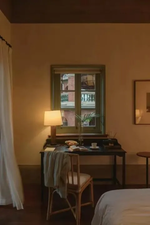 Bed in LeeManorHotle