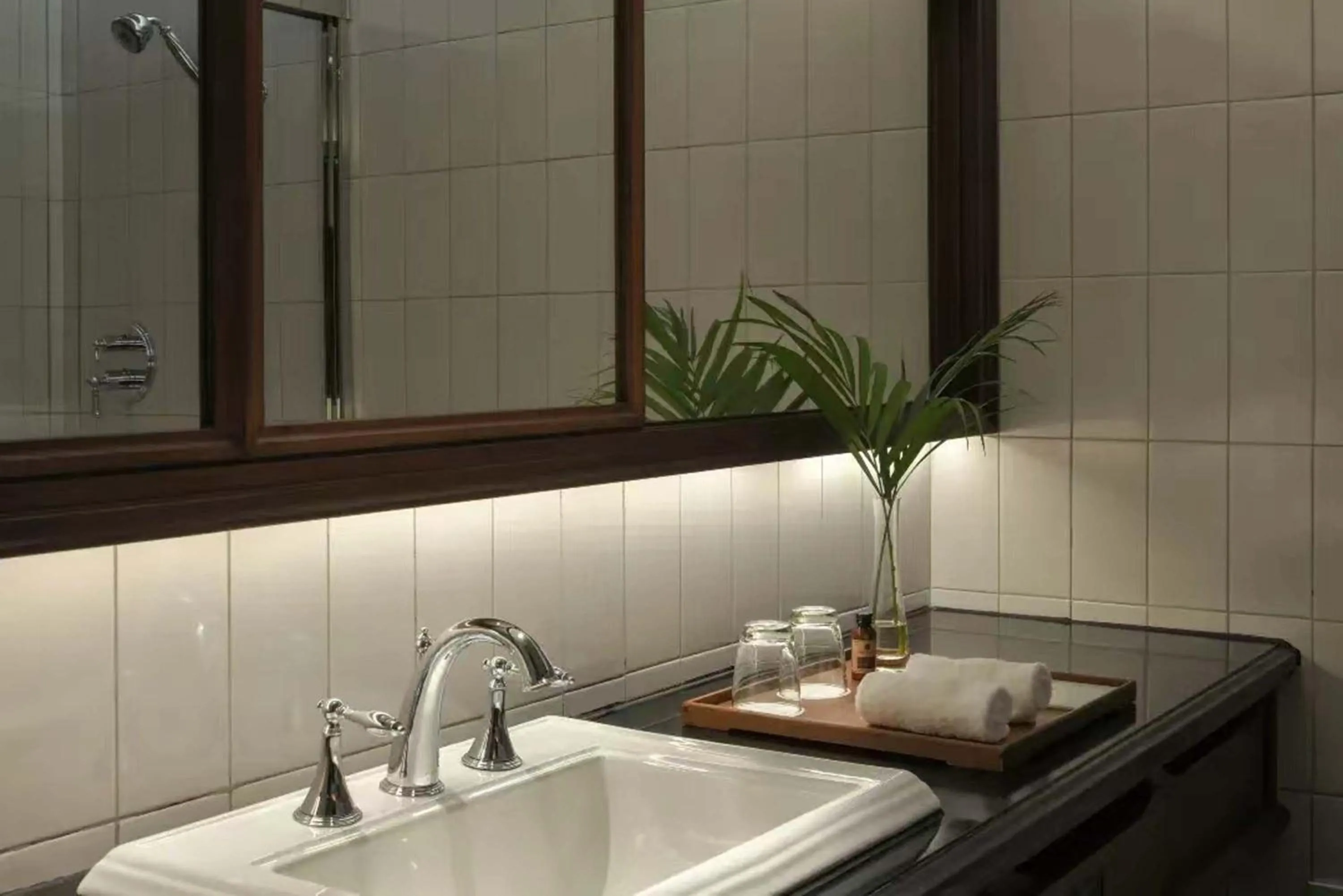 Bathroom in LeeManorHotle