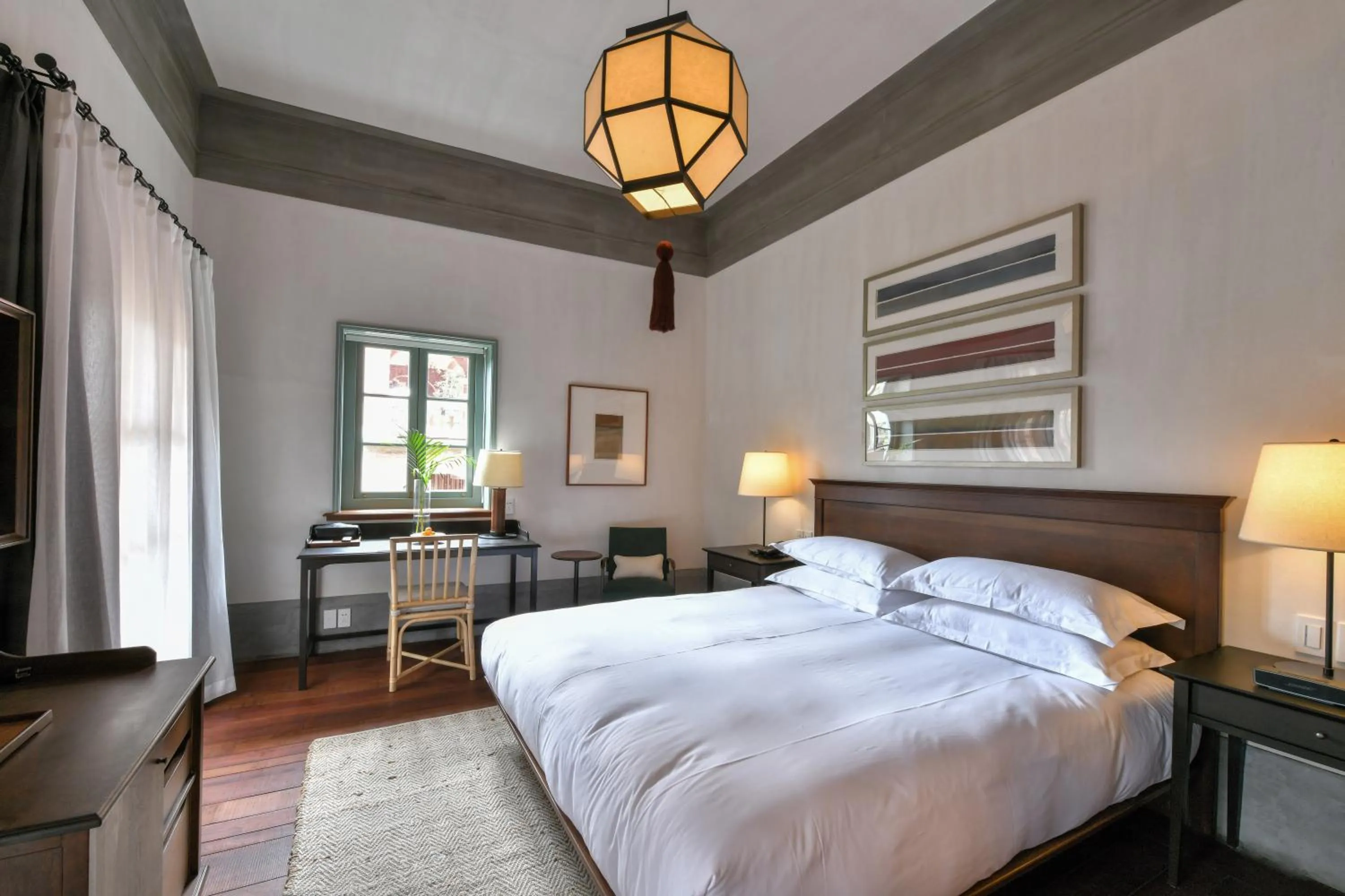 Bed in LeeManorHotle