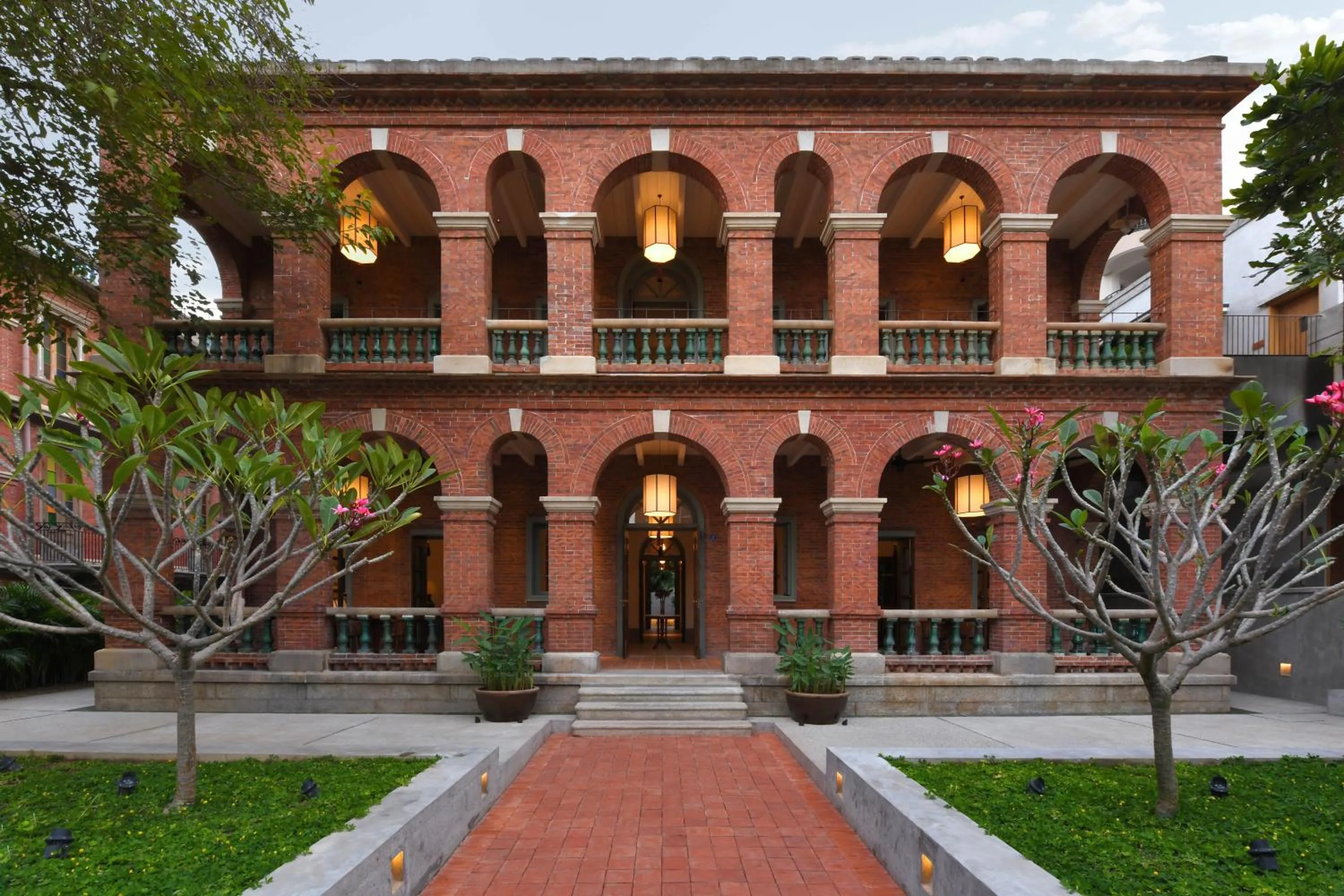 Property building in LeeManorHotle