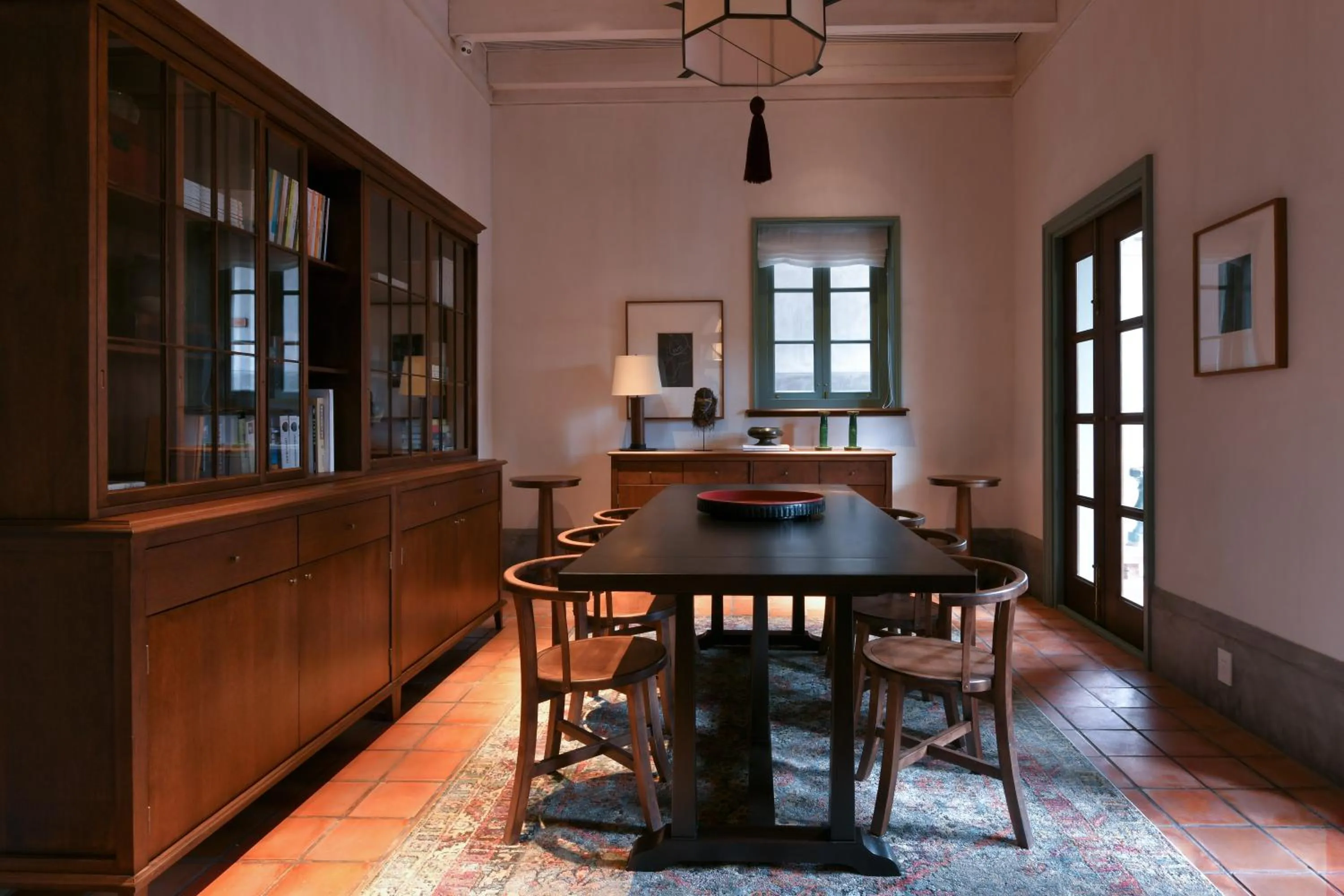 Restaurant/places to eat in LeeManorHotle