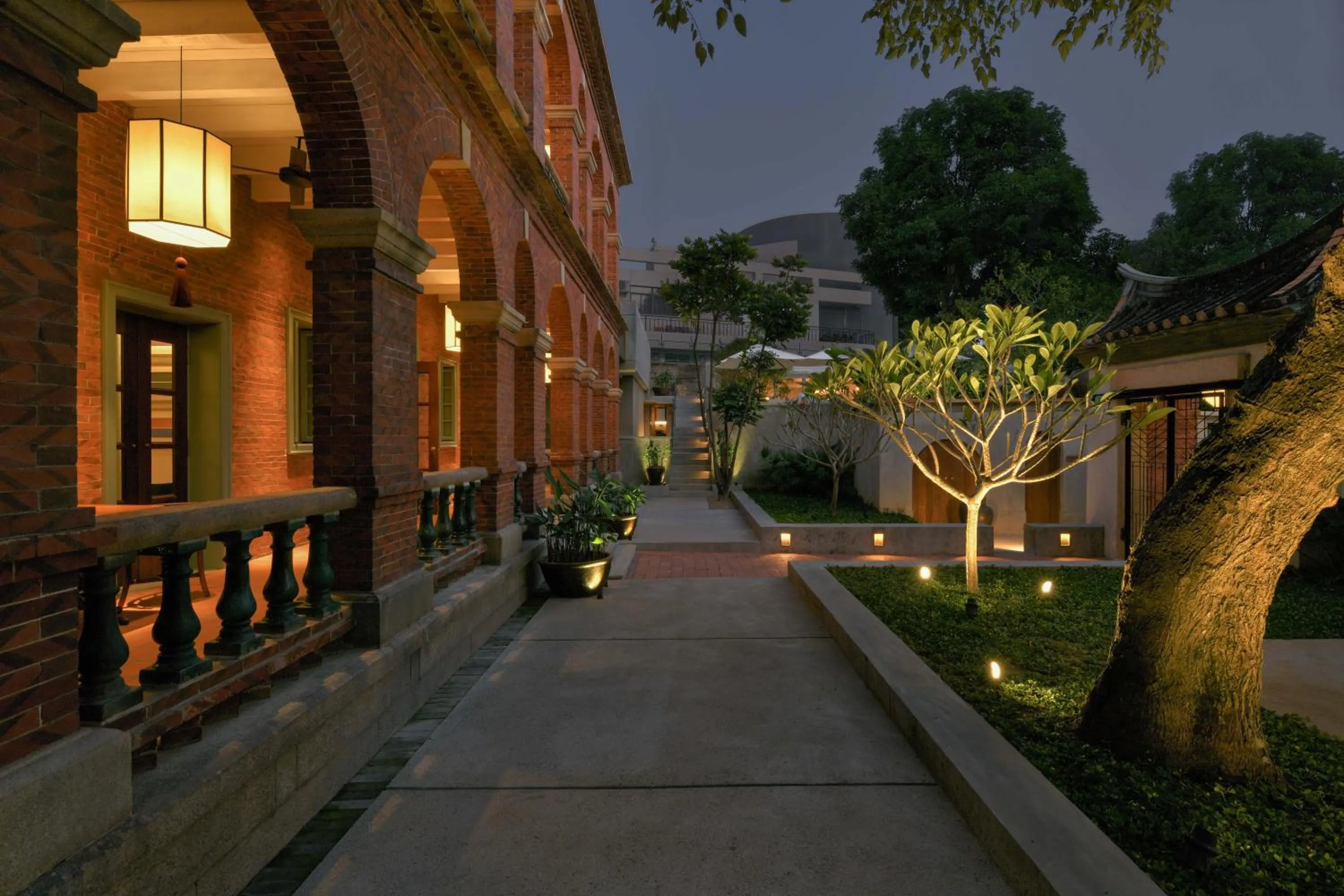 Property building in LeeManorHotle