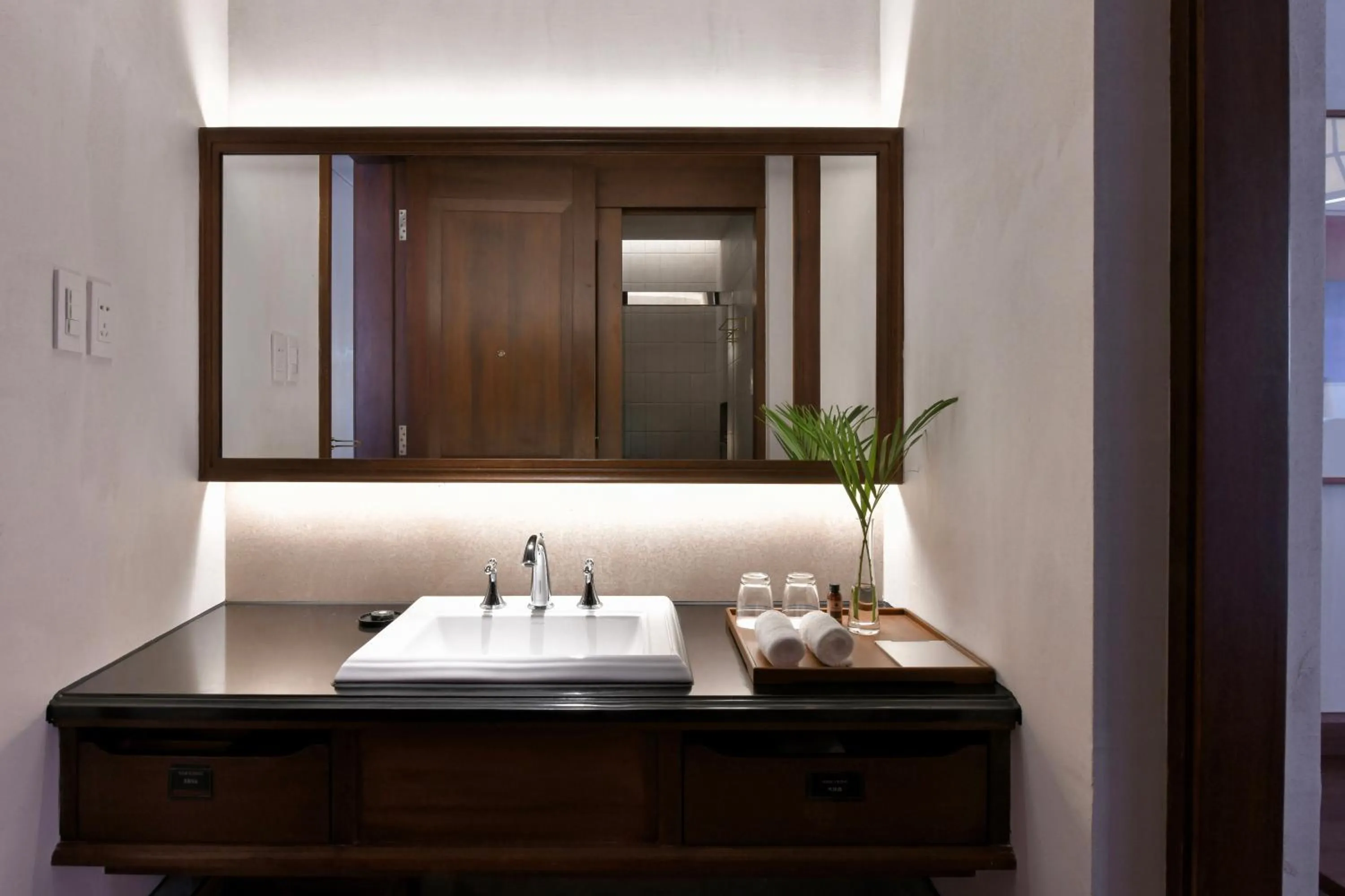 Bathroom in LeeManorHotle