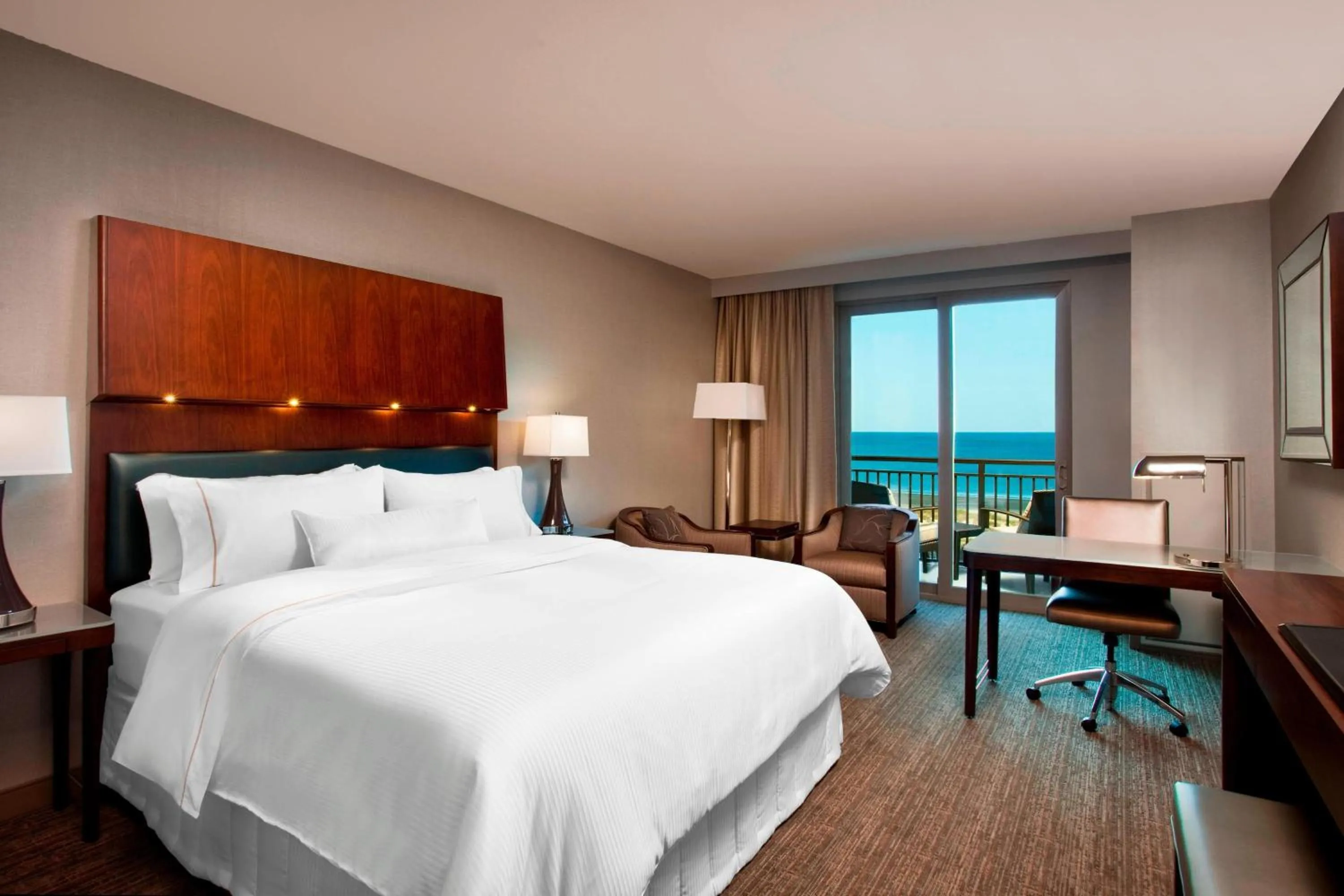 Photo of the whole room, Bed in The Westin Jekyll Island