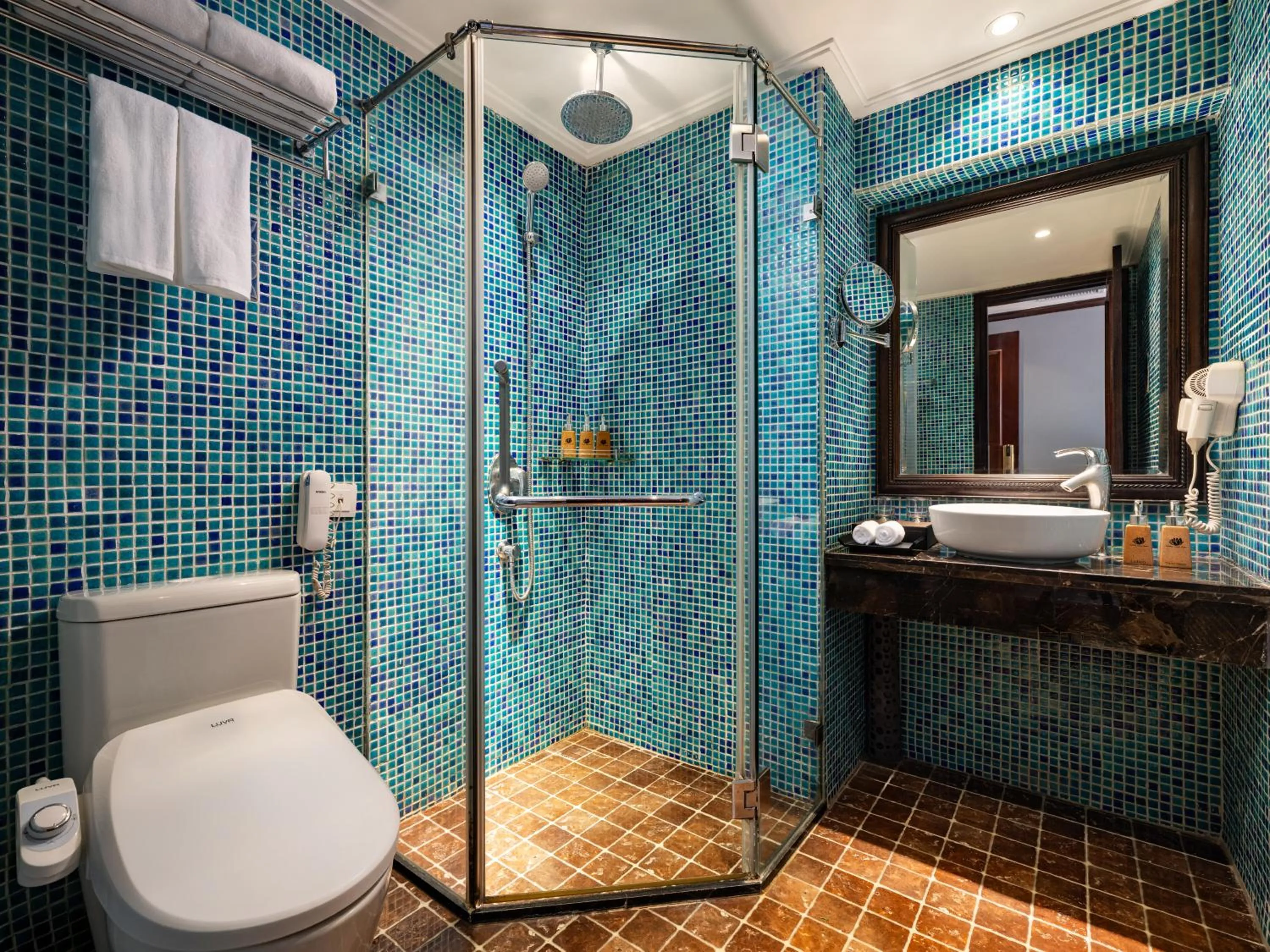 Toilet in Hanoi Solis Hotel