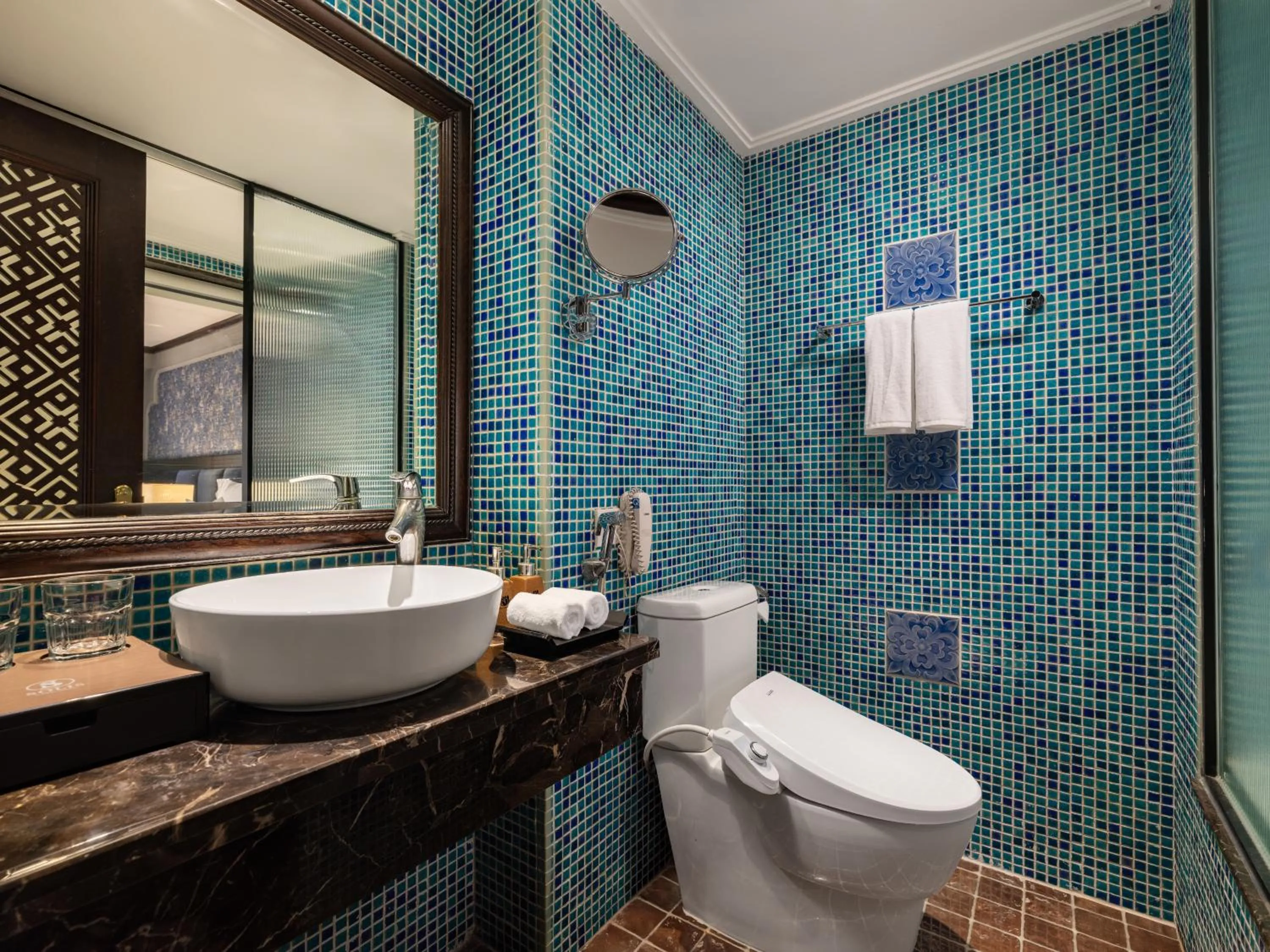 Toilet in Hanoi Solis Hotel