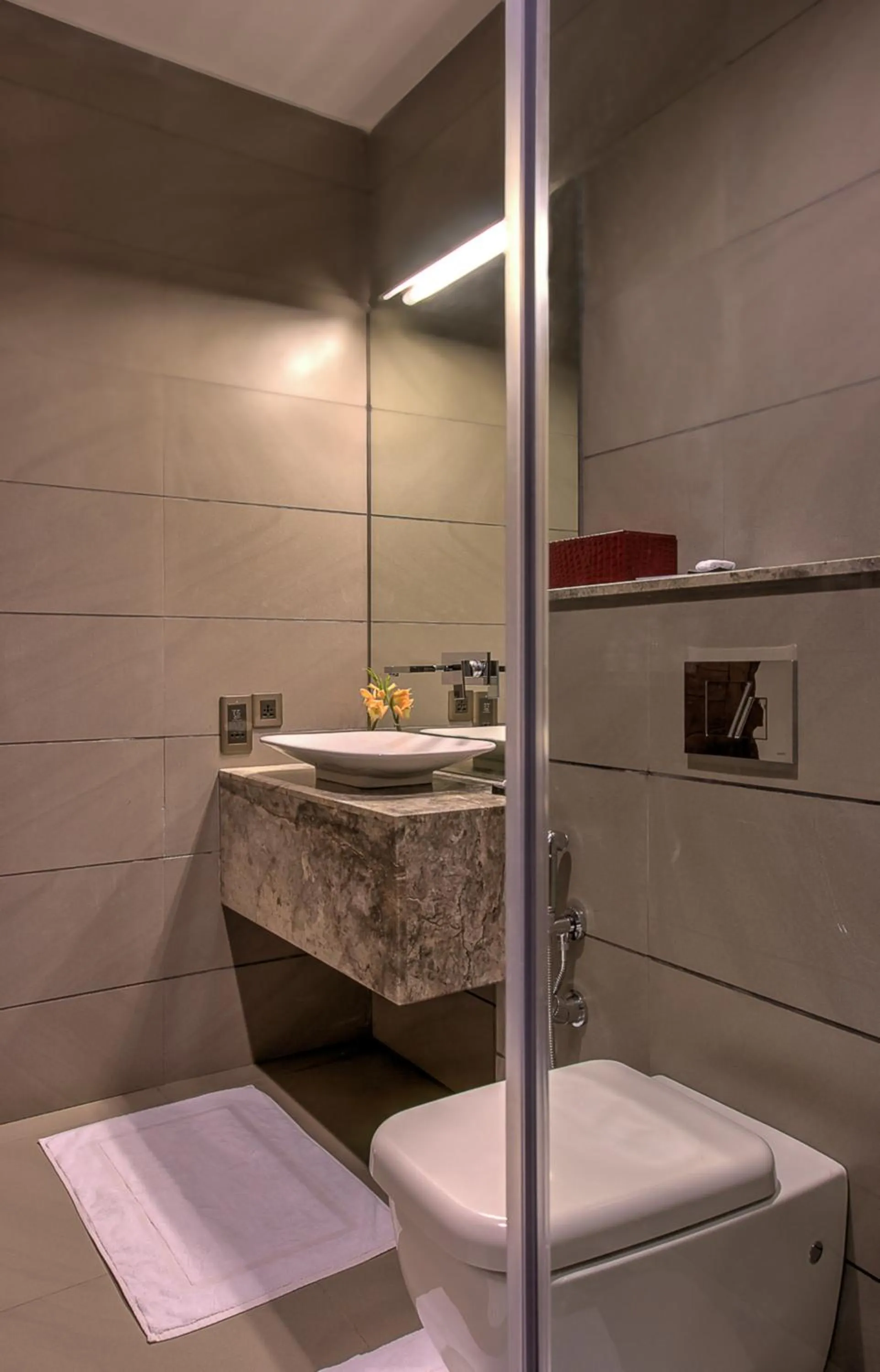 Toilet in Tea Plant Nuwara Eliya