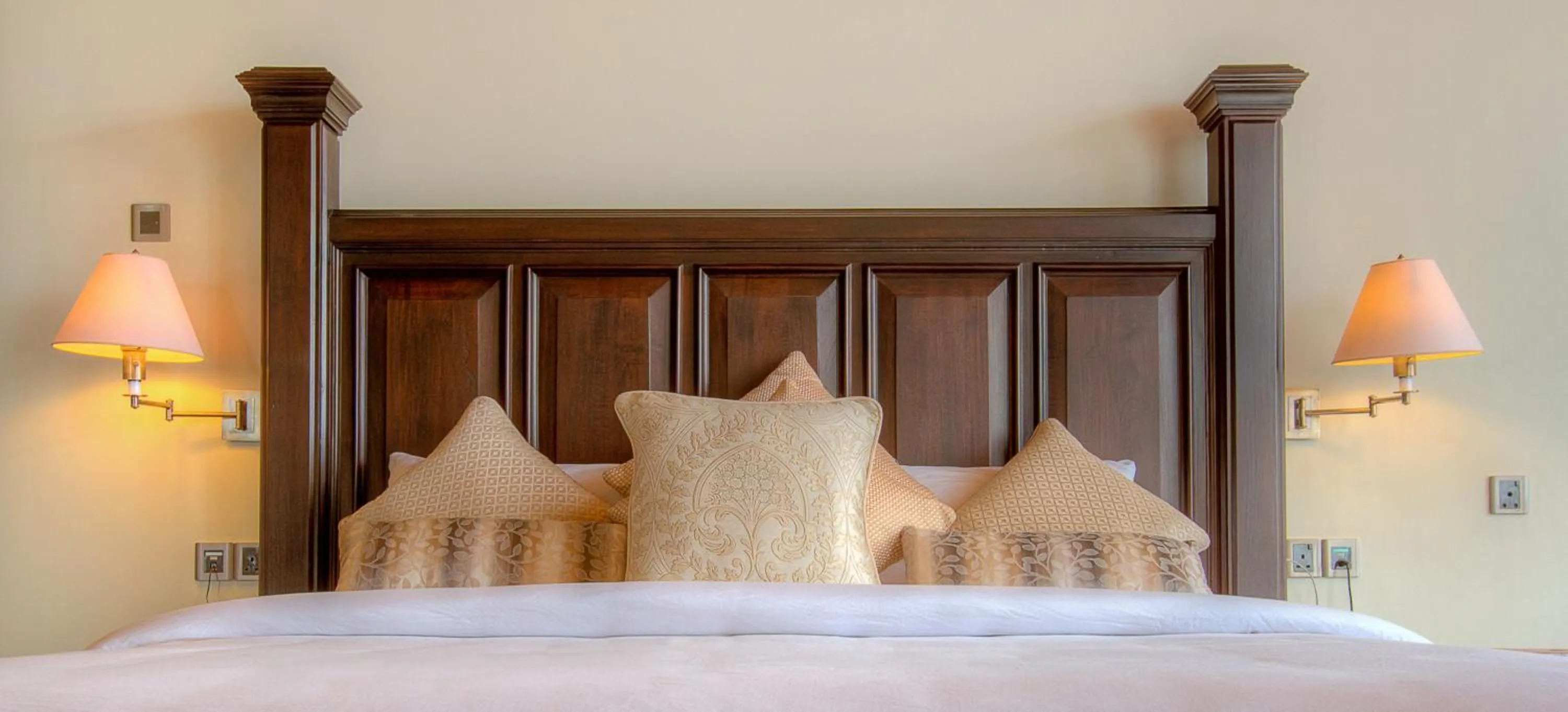 Bed in Tea Plant Nuwara Eliya