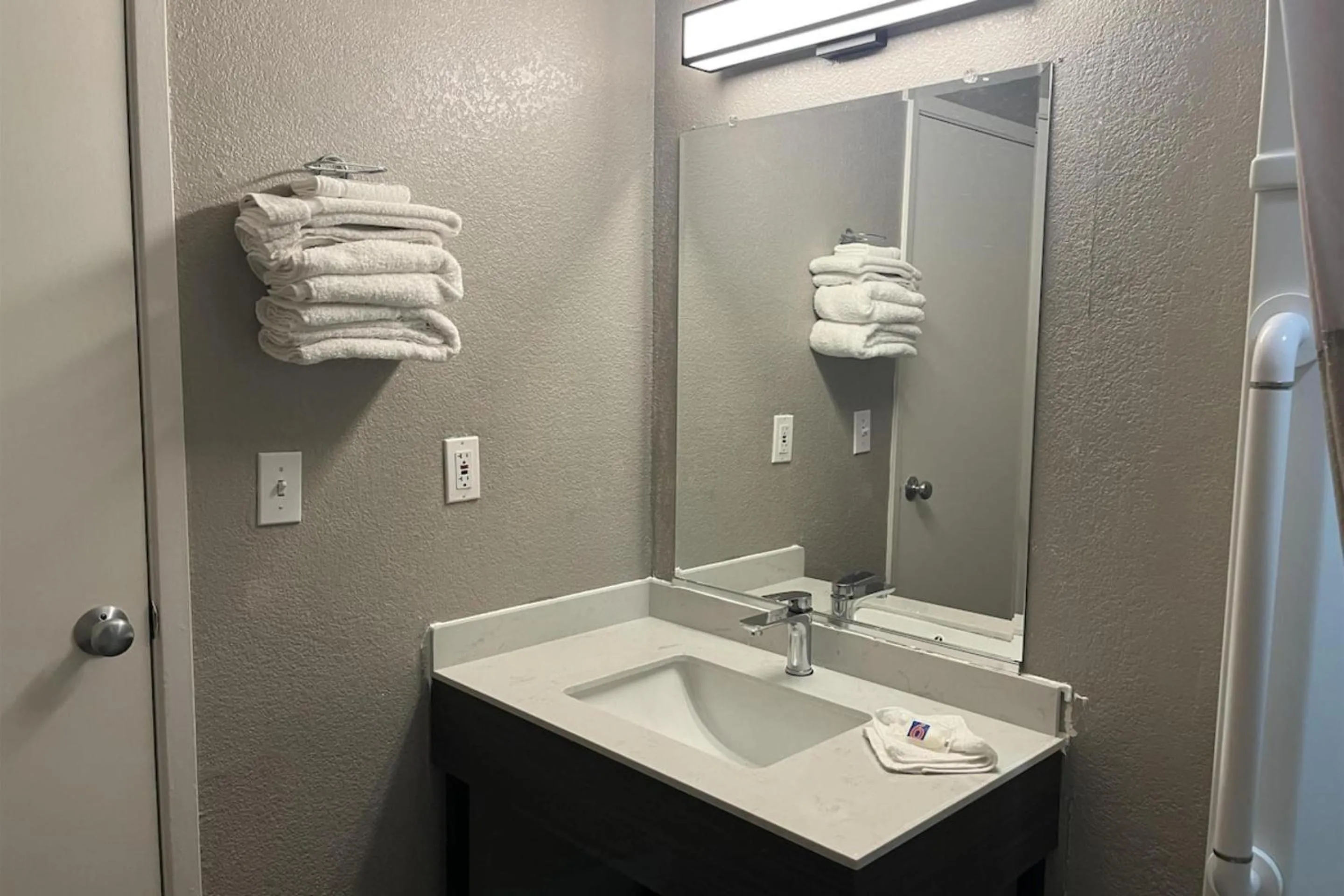 Queen Room - single occupancy - Disability Access - Roll in Shower in Studio 6 - Grants, NM