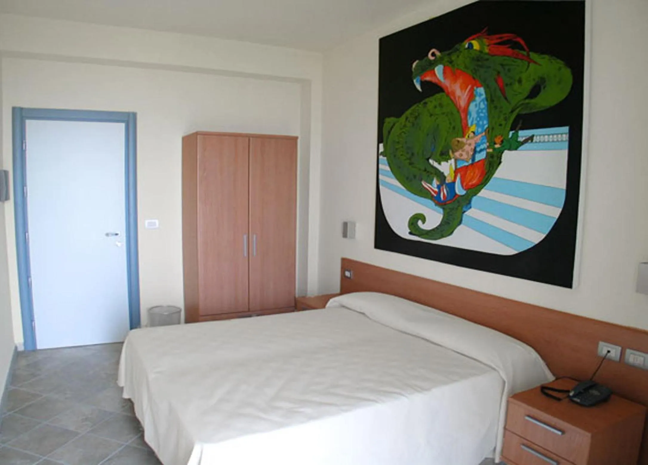 Triple Room in Villa Comics