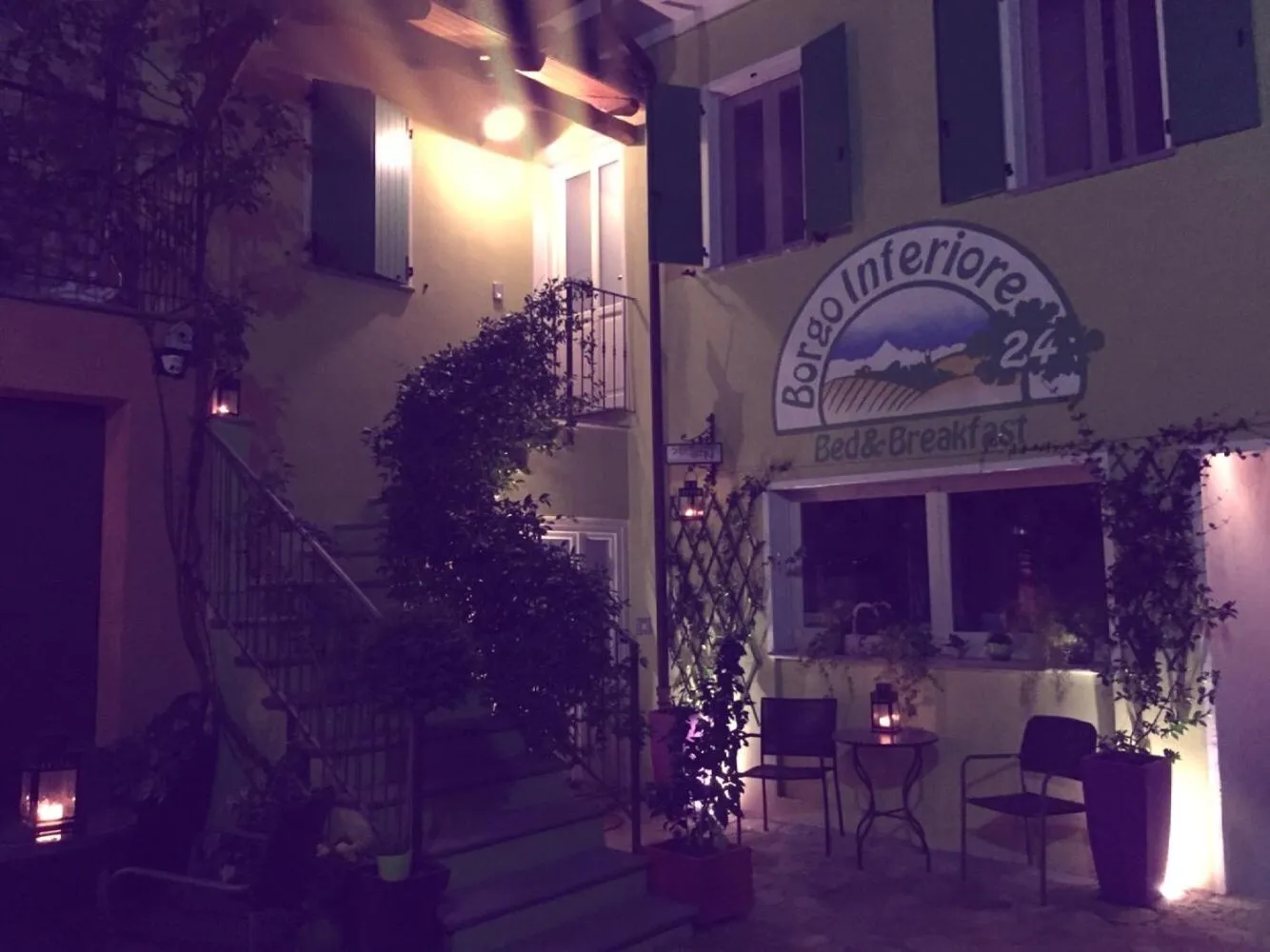 Facade/entrance in Borgo Inferiore 24