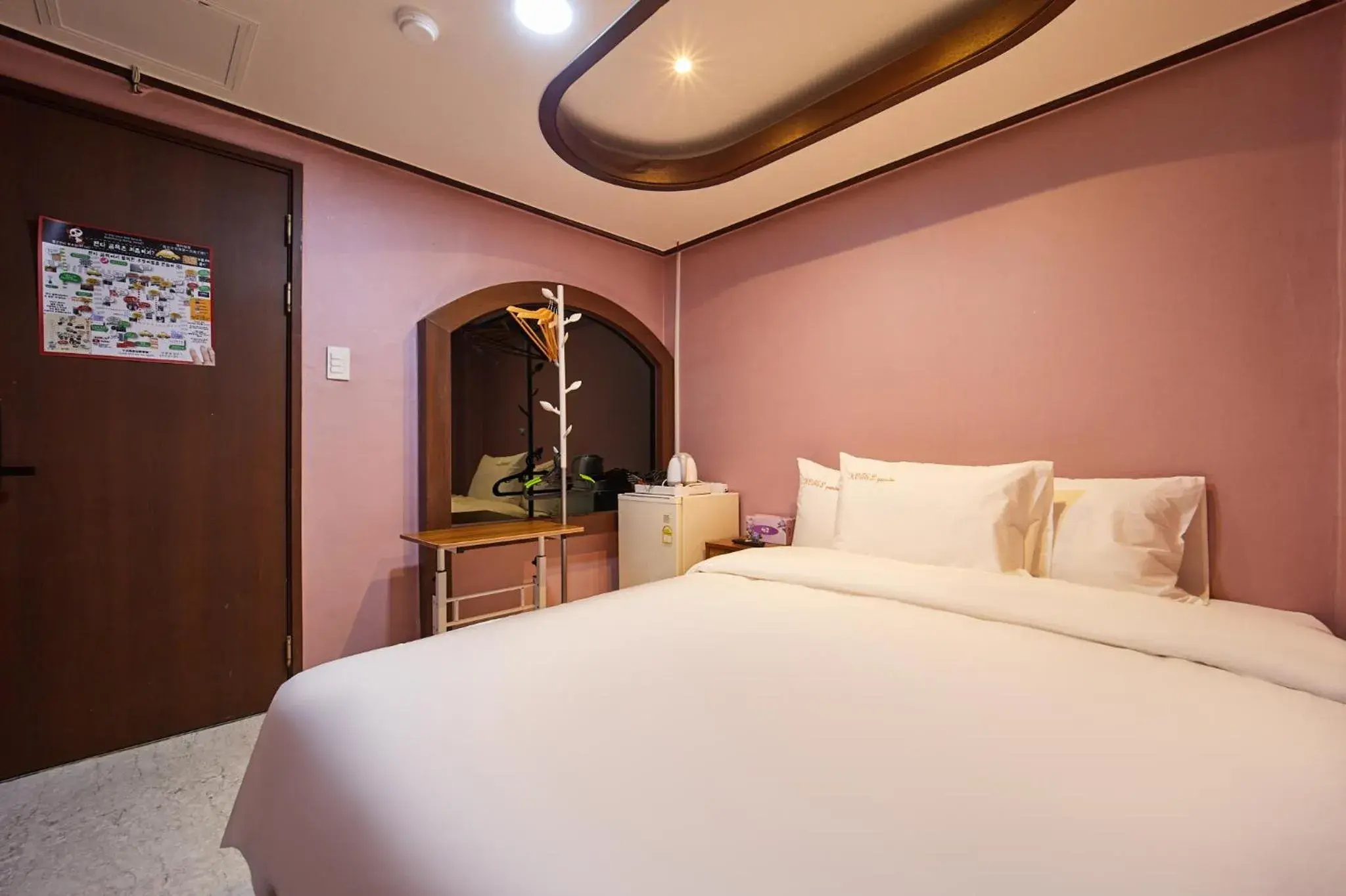 Bed in Seoul Central Hotel Bed in Seoul Central Hotel