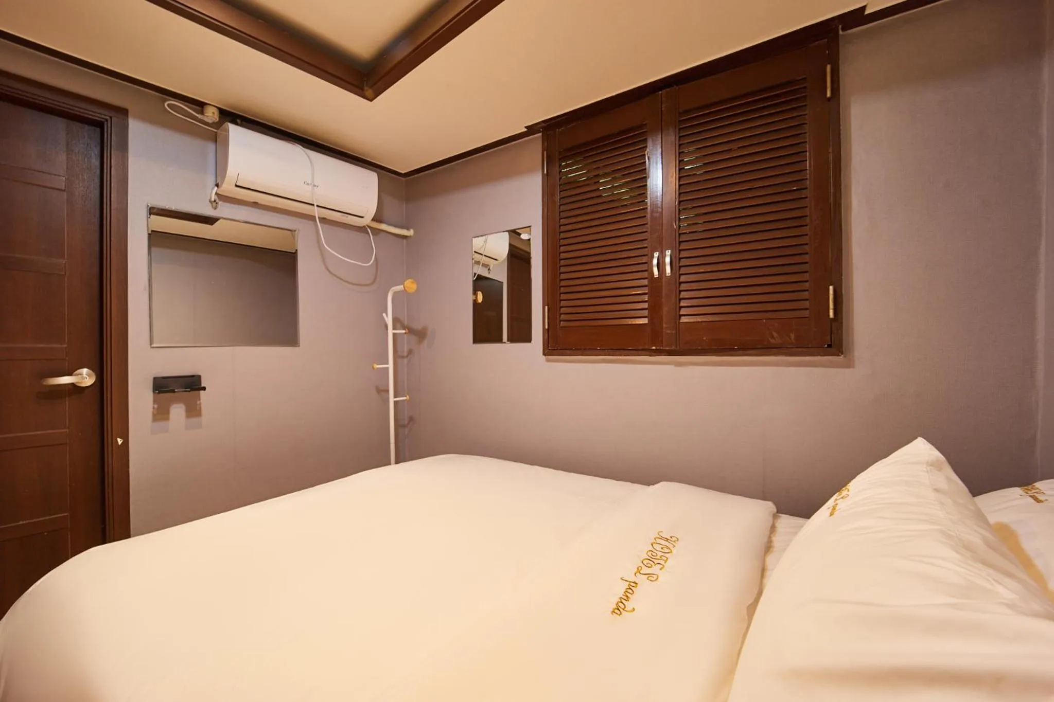 Bed in Seoul Central Hotel