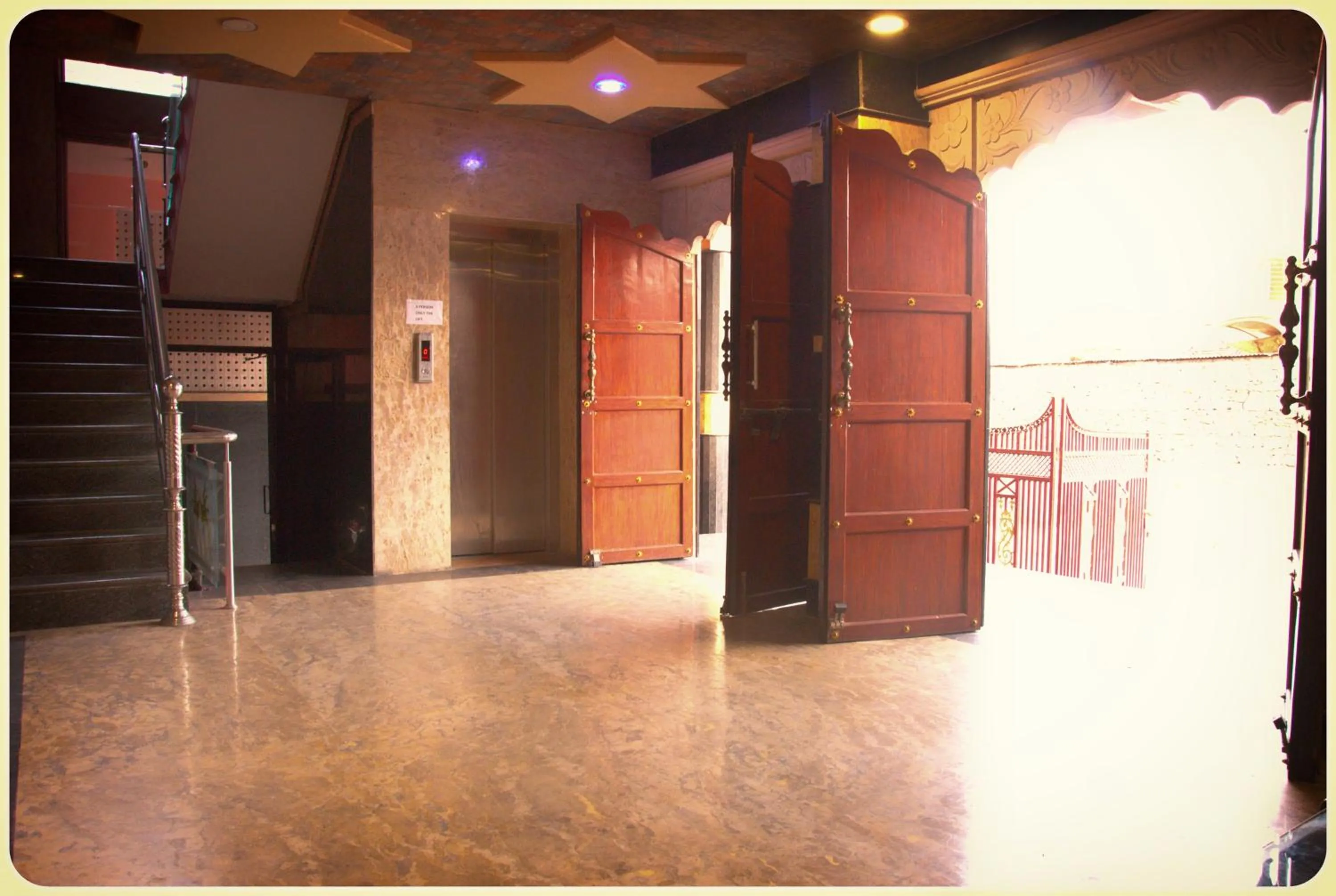 Hotel Grand Akshay &Bar