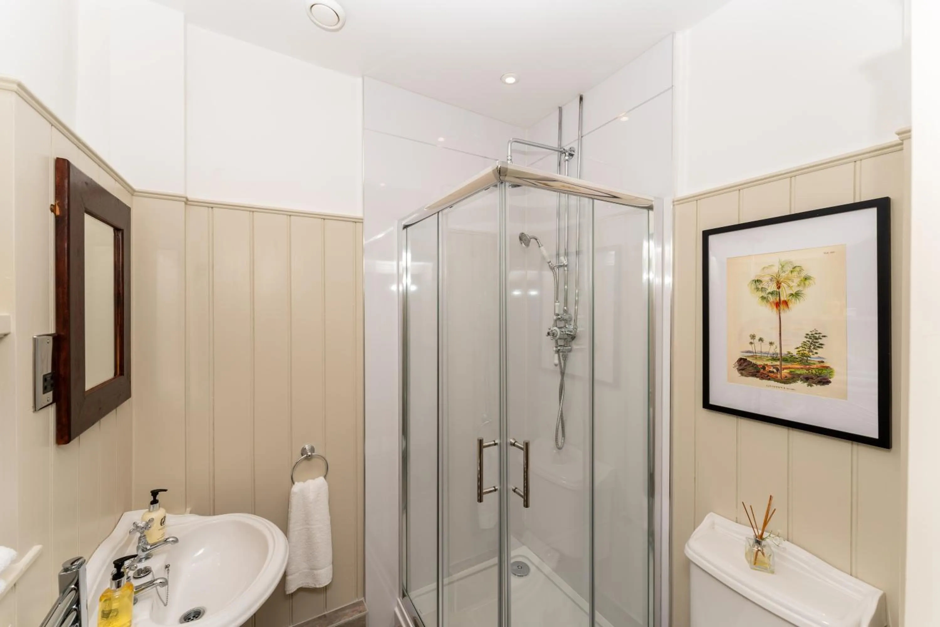 Bathroom in Woolpack Inn