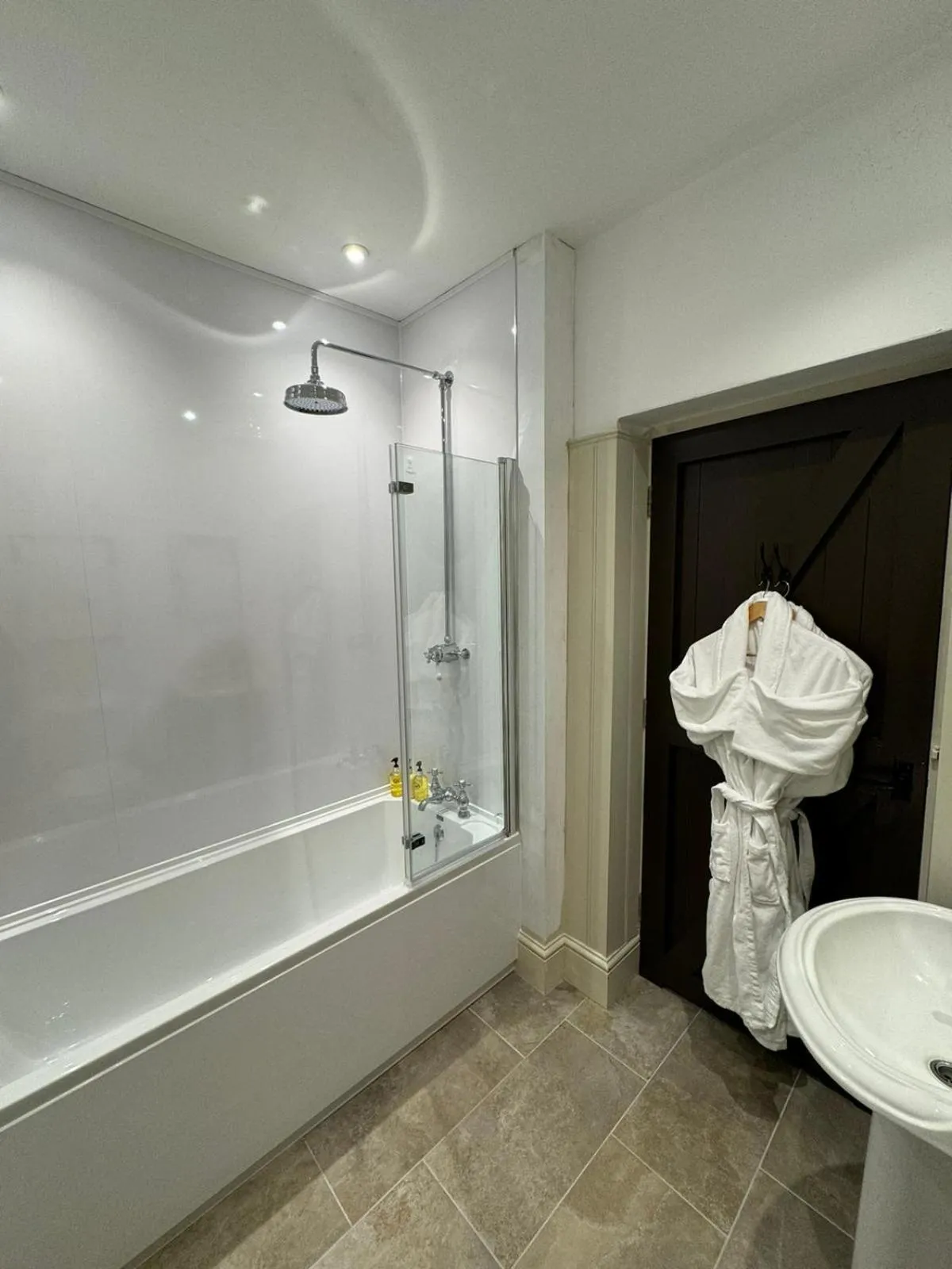 Bathroom in Woolpack Inn