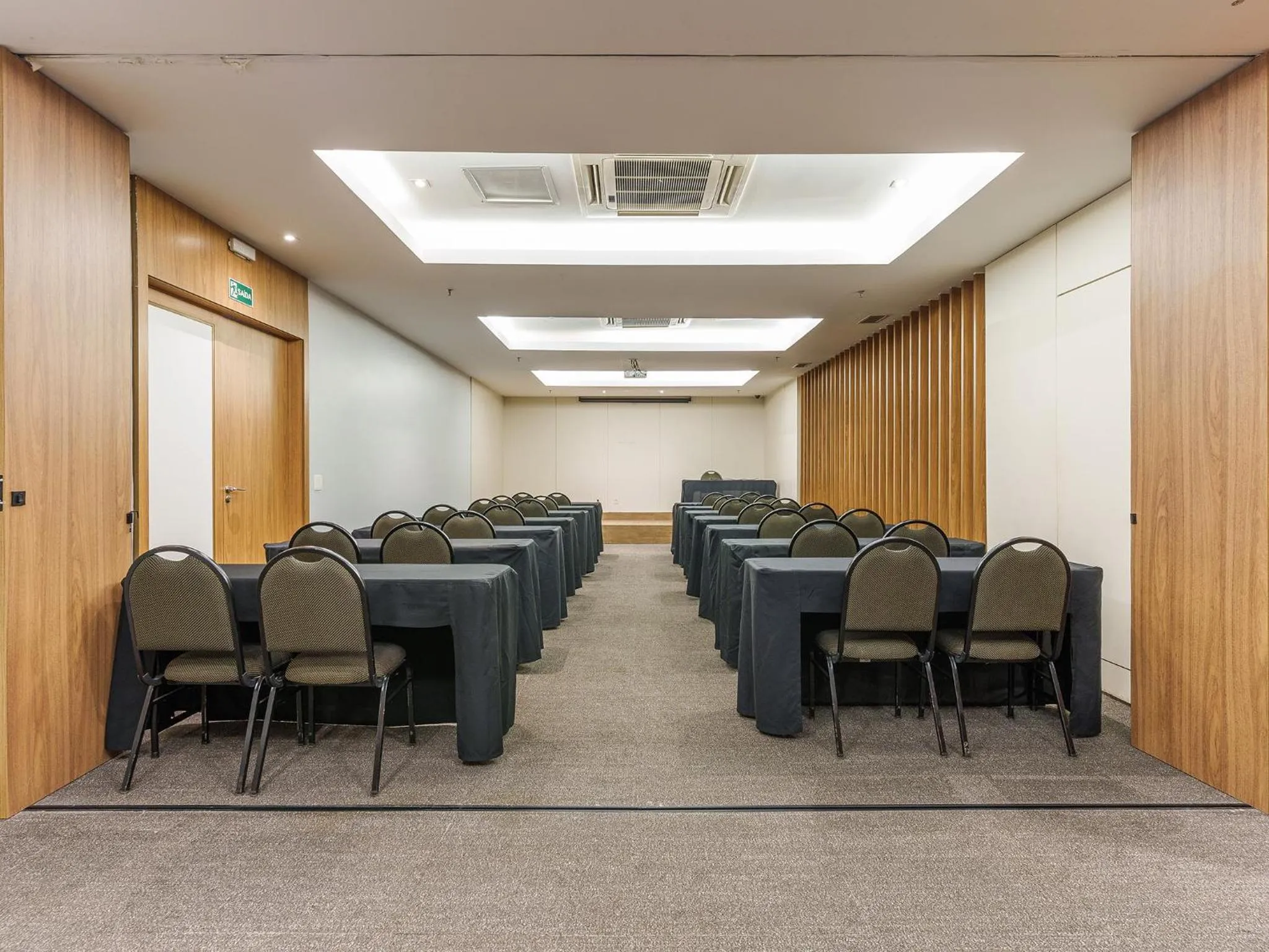 Banquet/Function facilities in Hplus Vision Executive