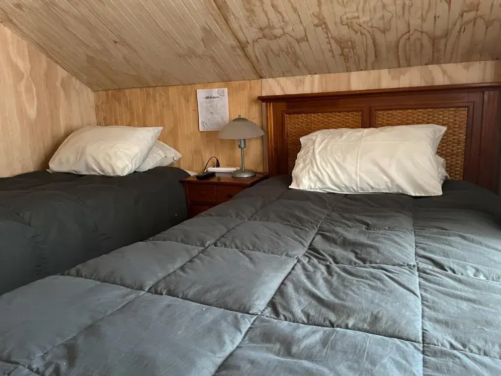 Twin Room with Shared Bathroom - single occupancy in Hostal Dinamarca Twin Room with Shared Bathroom - single occupancy in Hostal Dinamarca