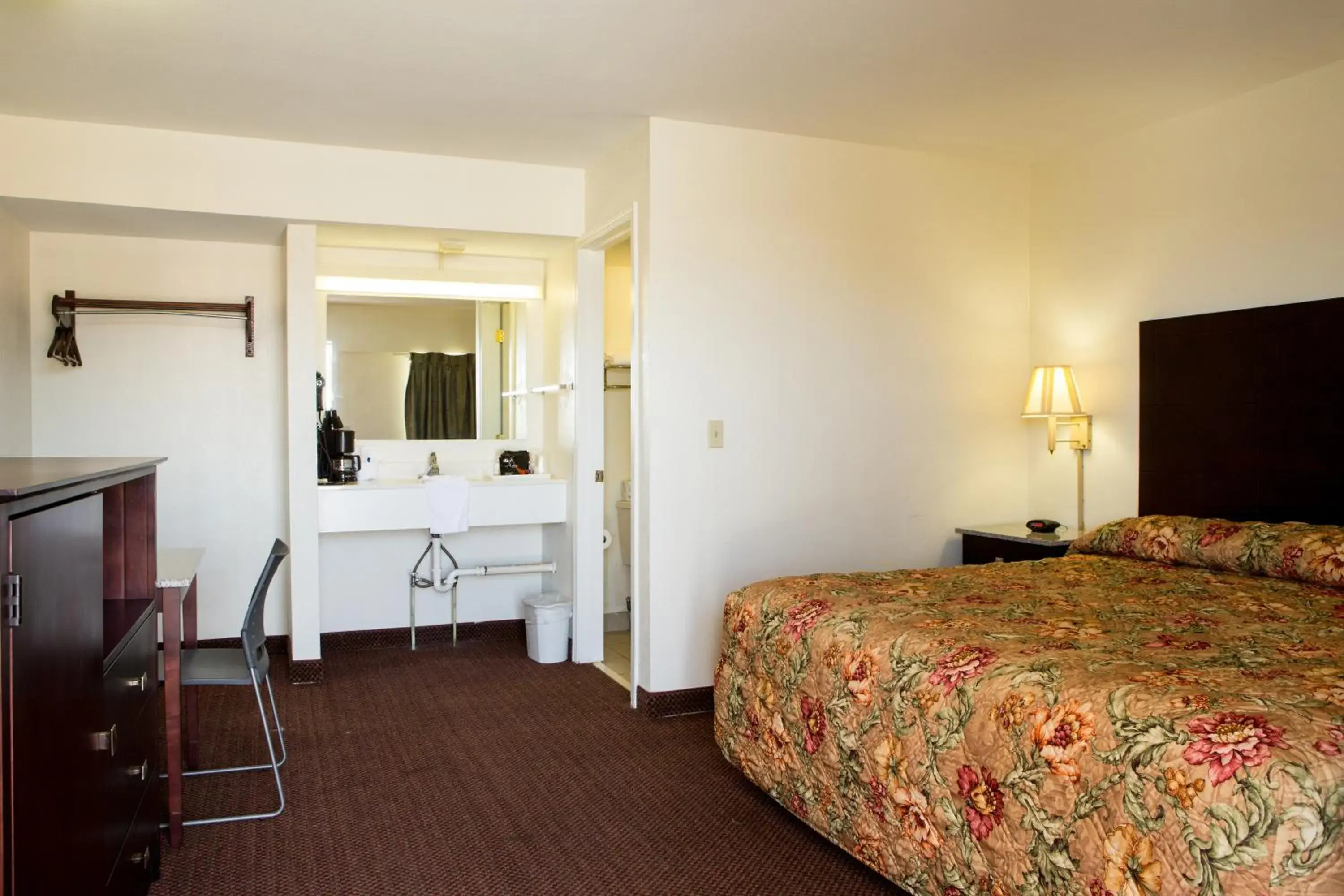 Bed in Sands Inn & Suites Bed in Sands Inn & Suites