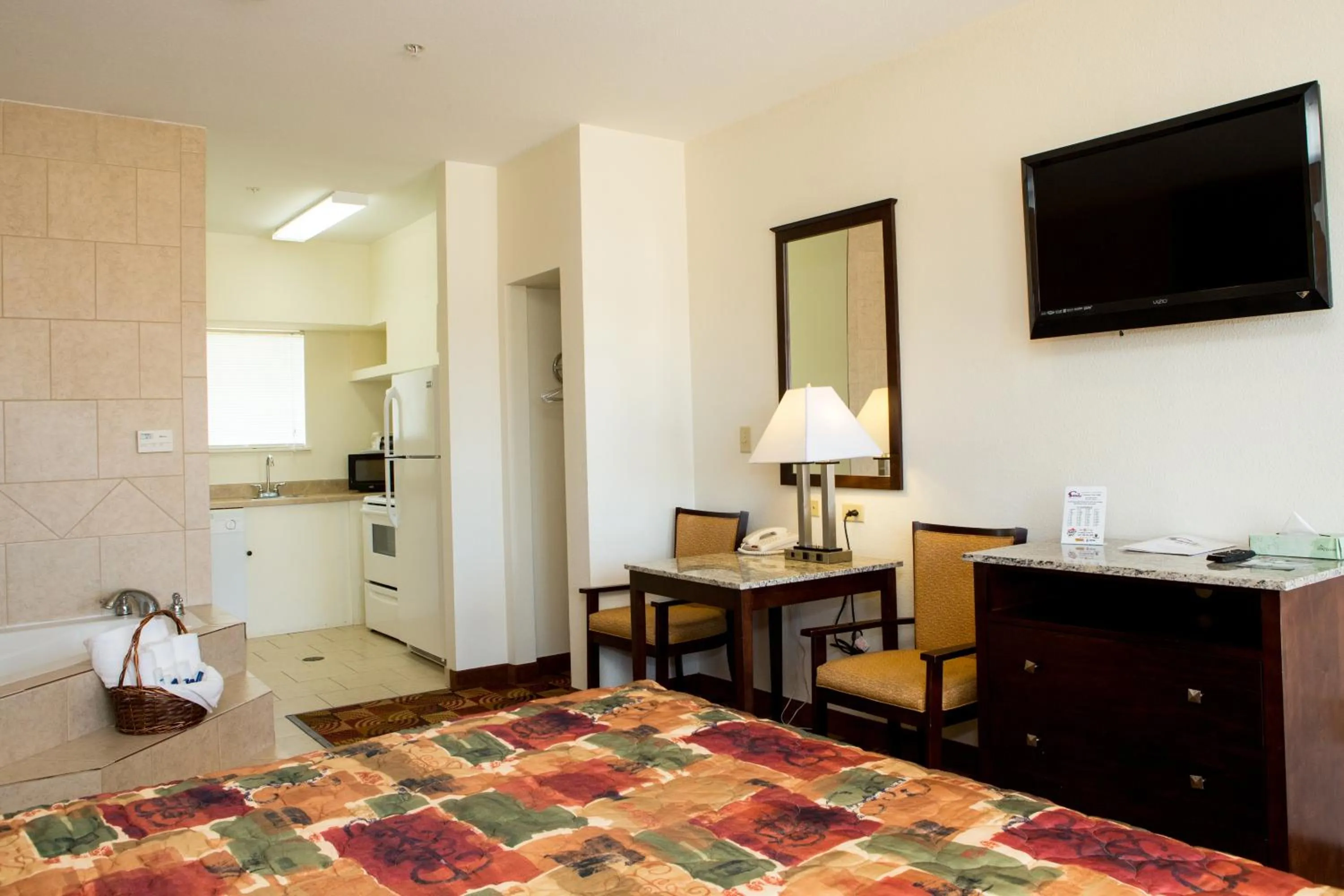 Communal lounge/ TV room in Sands Inn & Suites