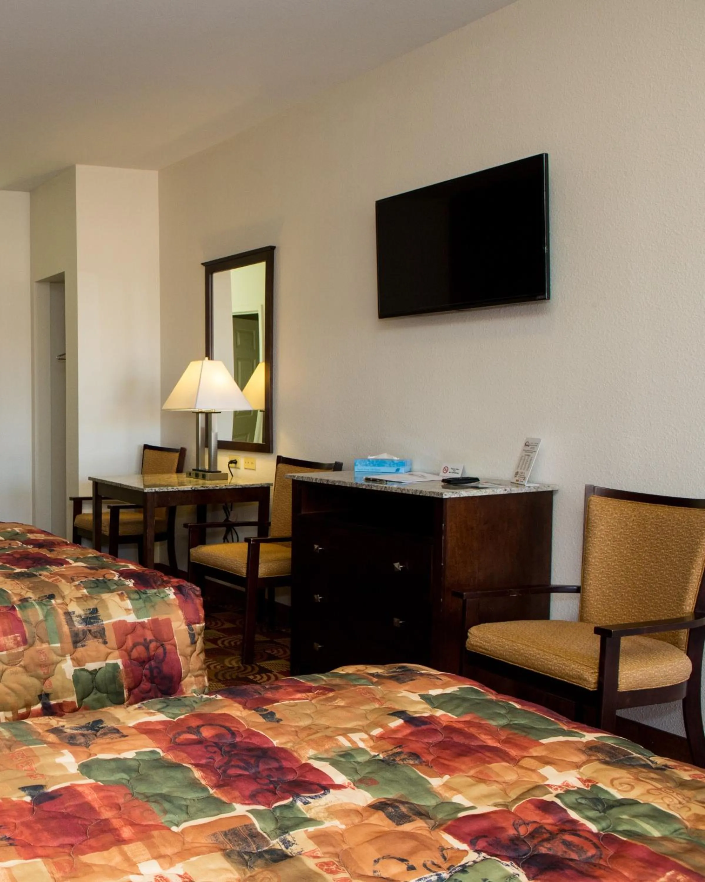 TV and multimedia in Sands Inn & Suites