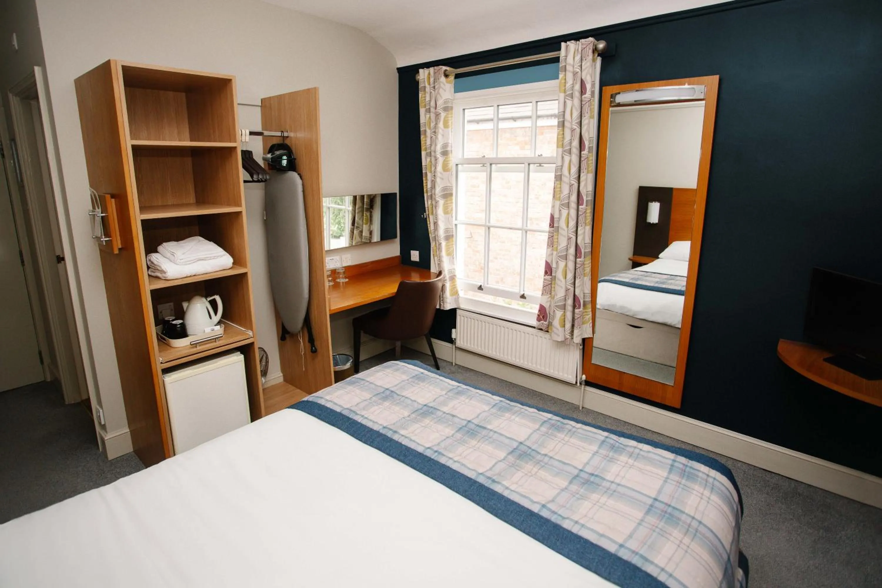 Bedroom, Bed in The Corner House Hotel