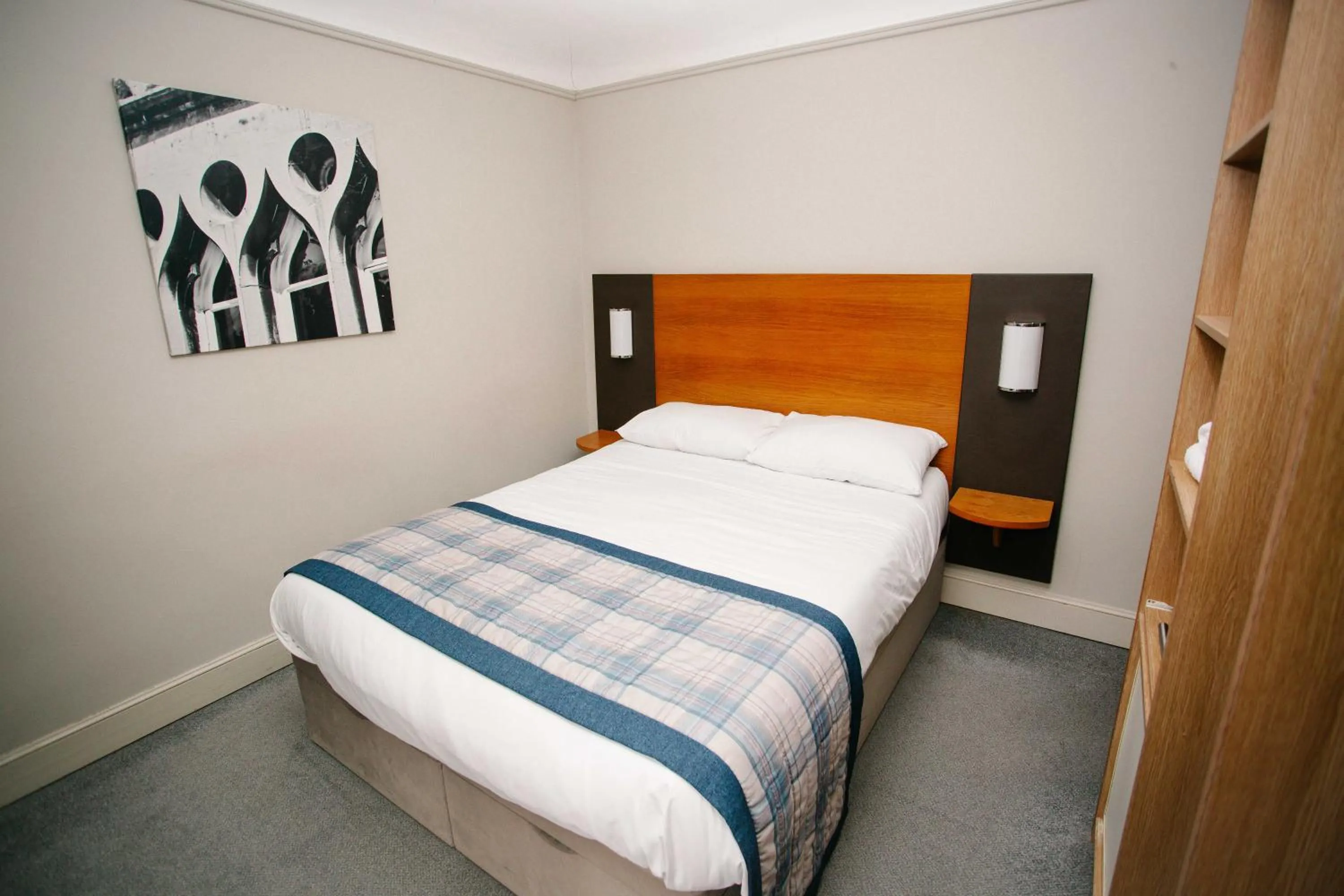 Bedroom, Bed in The Corner House Hotel