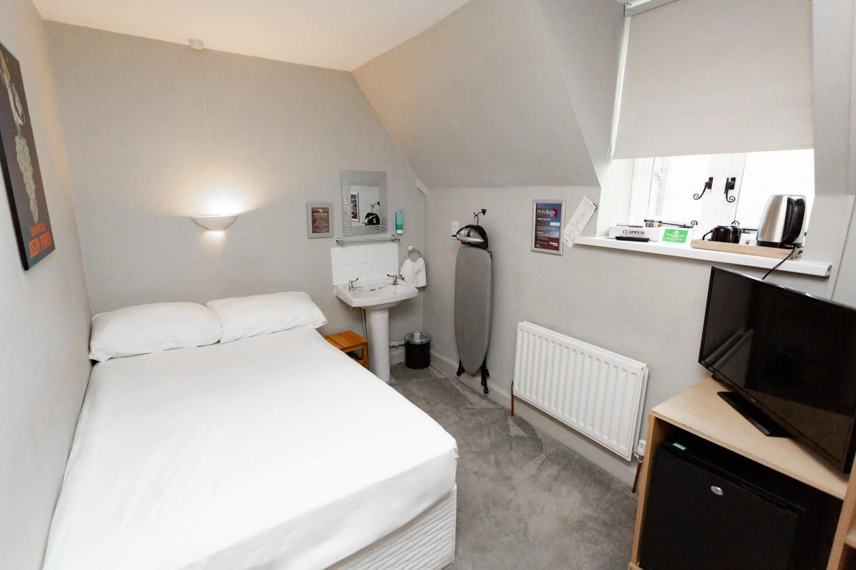 Bedroom, Bed in The Corner House Hotel