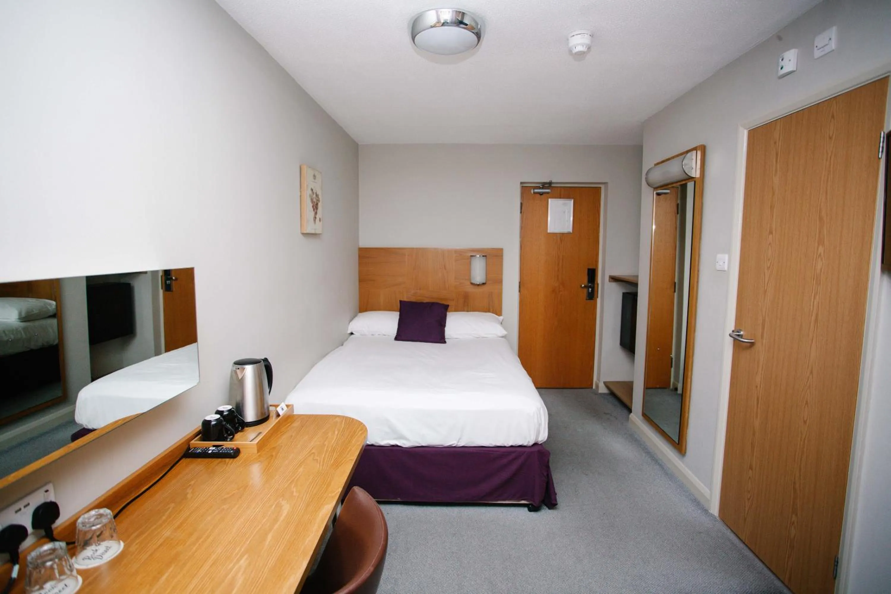 Bedroom, Bed in The Corner House Hotel