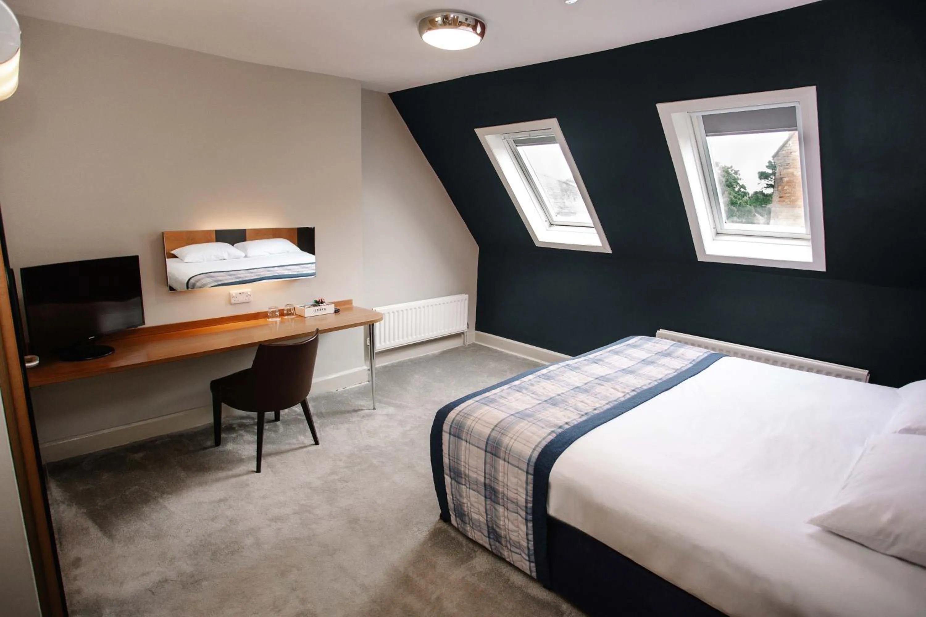 Bedroom, Bed in The Corner House Hotel