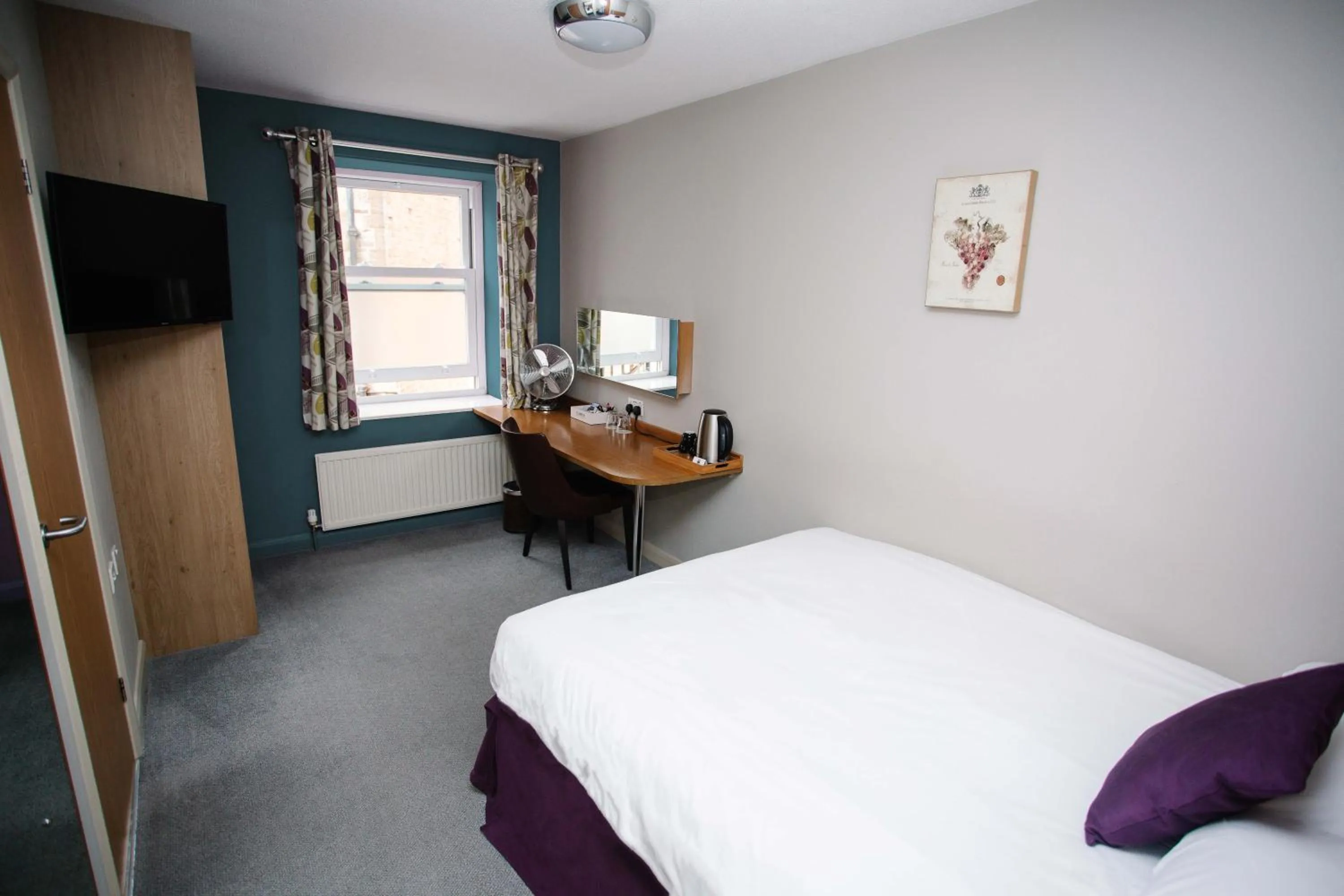 Bedroom, Bed in The Corner House Hotel