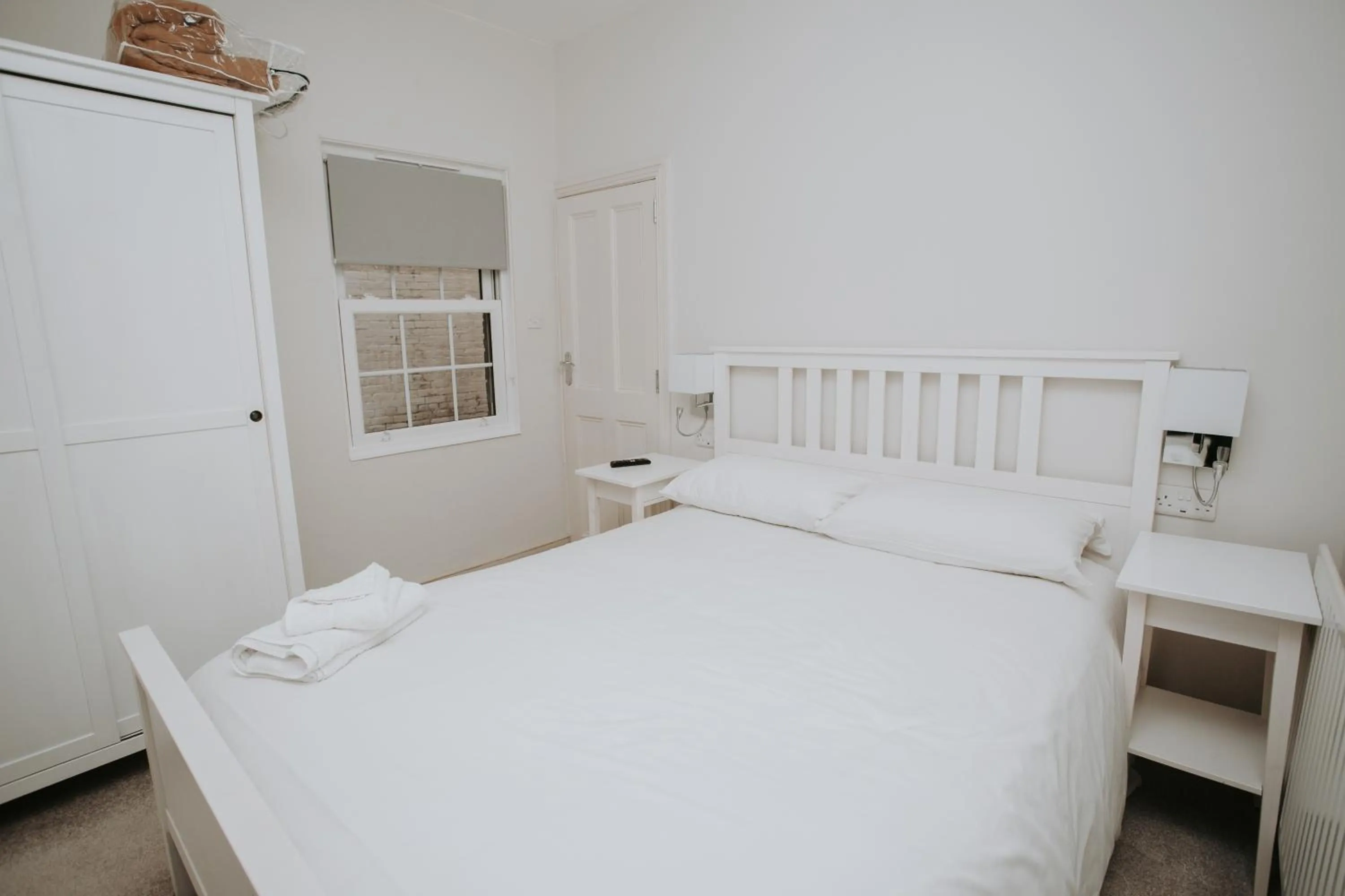 Bedroom, Bed in The Corner House Hotel