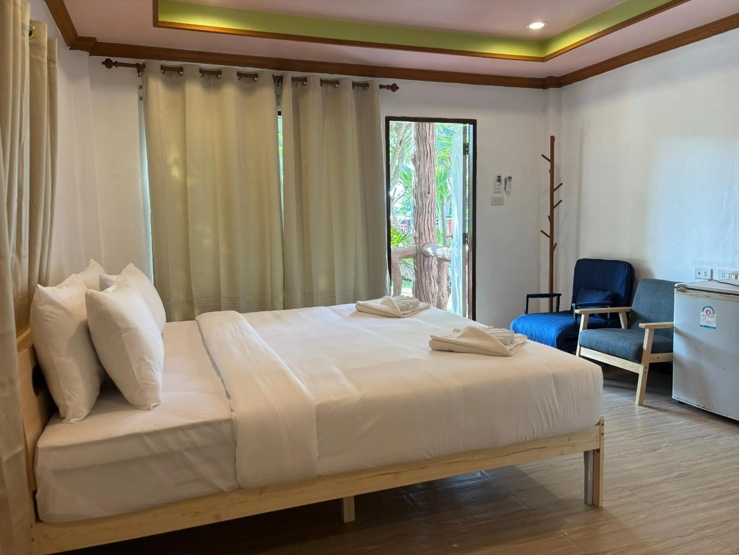 Bedroom, Bed in Friendly Resort